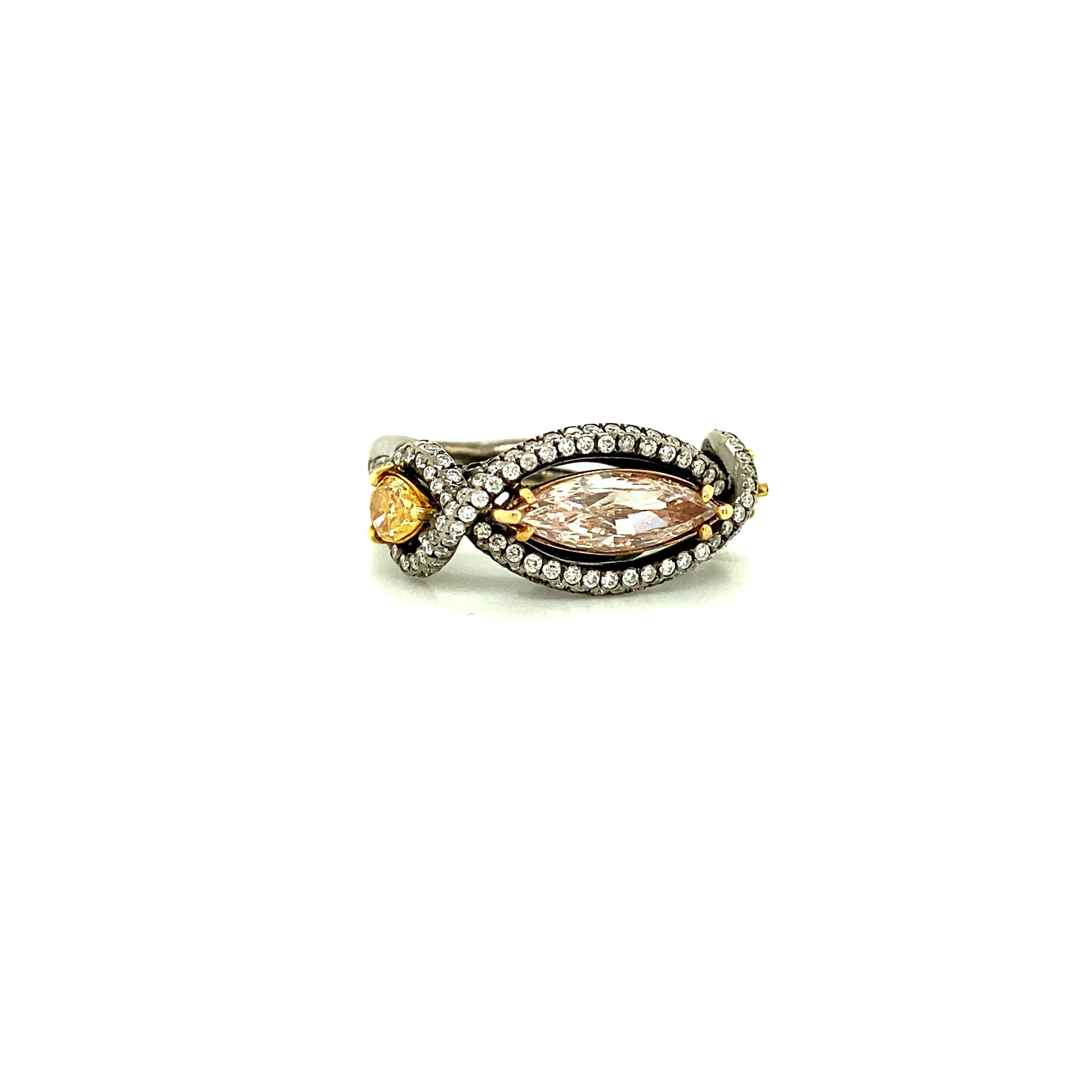 Taille Marquise Bague en or avec diamant brun clair roseâtre de 1 carat et diamant jaune certifié par le GIA en vente