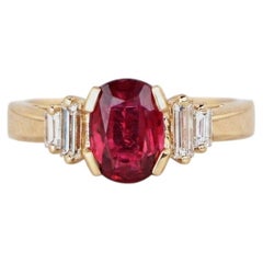 GIA-zertifizierter Dreisteinring mit einem ovalen Rubin von 1 Karat und Baguette-Diamanten