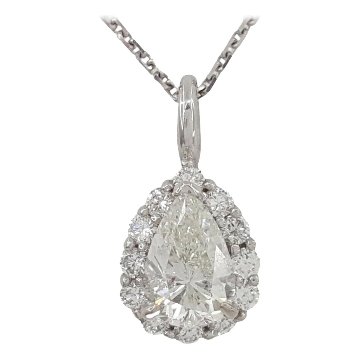 GIA-zertifizierter 1 Karat Diamant-Anhänger mit Birnenschliff I Farbe VS2 Reinheit mit Halo