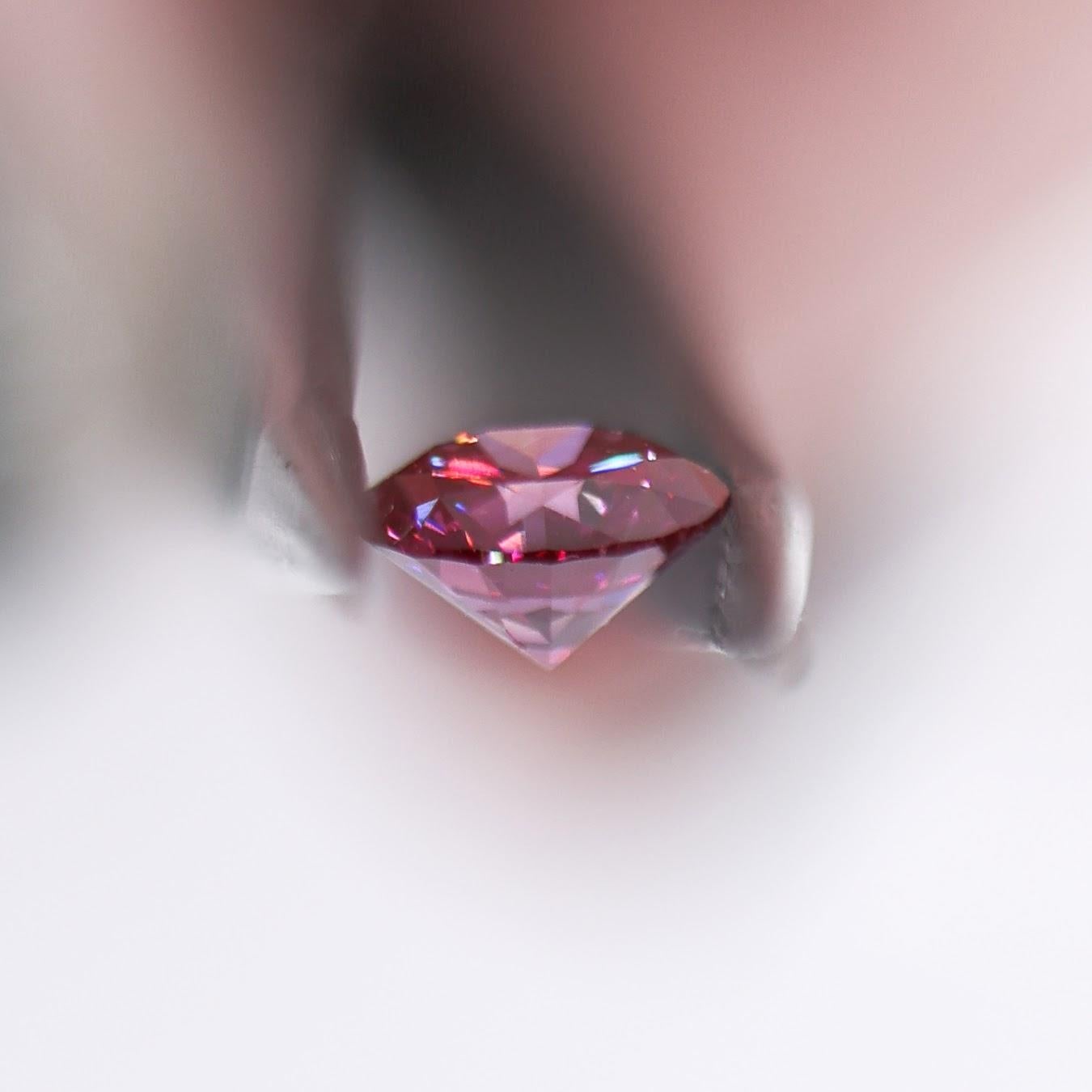 Brilliant Cut GIA Certified 1 Carat Purplish Pink Diamond Earth Mined Brilliant Round 6.5mm For Sale