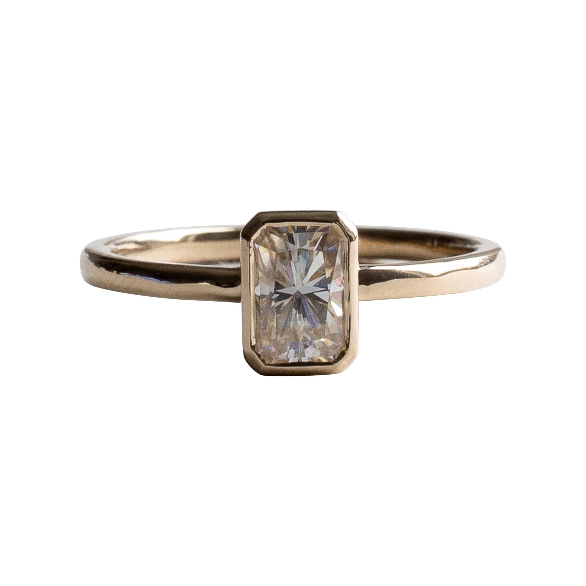 1 Carat Radiant Emerald Cut Diamond Ring 18k Gold