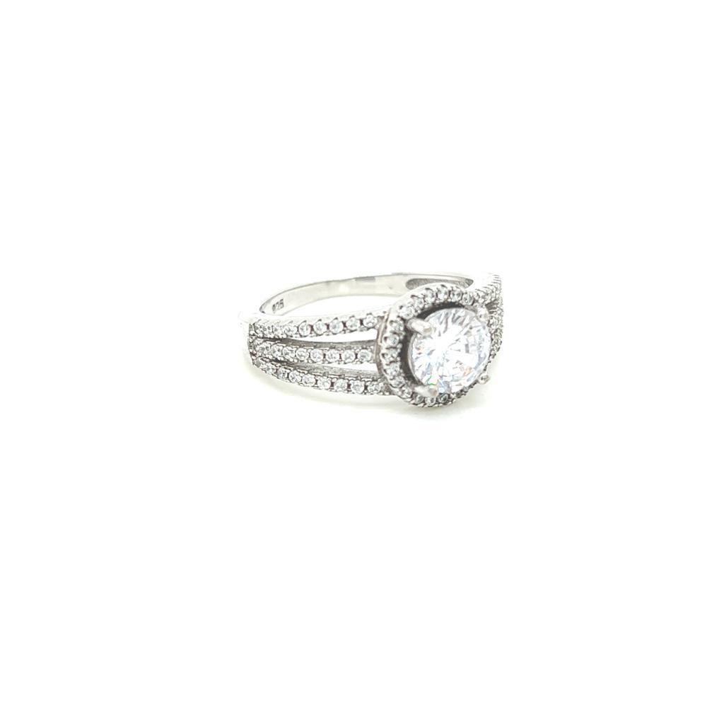For Sale:  GIA Certified 1 Carat Round Brilliant Diamond Ring in Platinum 4