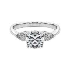 Anello con tre pietre di diamante rotonde est-ovest certificato GIA da 1 carati