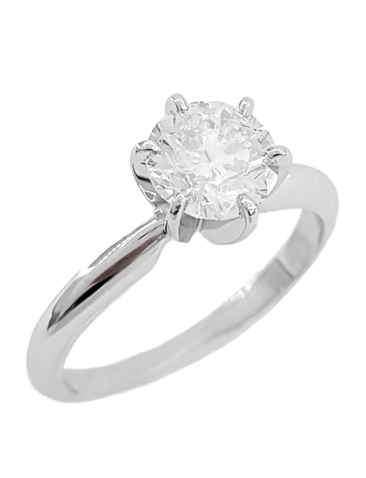 Contemporain GIA Certified 1 Ct F Color VVS1 Clarity Round Brilliant Diamond Solitaire Ring en vente