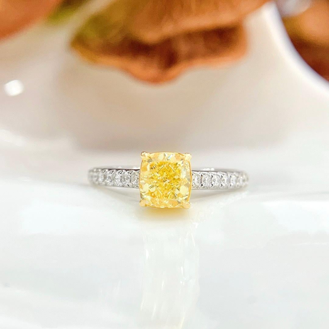 Moderne Bague fantaisie en or 18 carats avec diamants de 1 carat certifiés GIA en vente