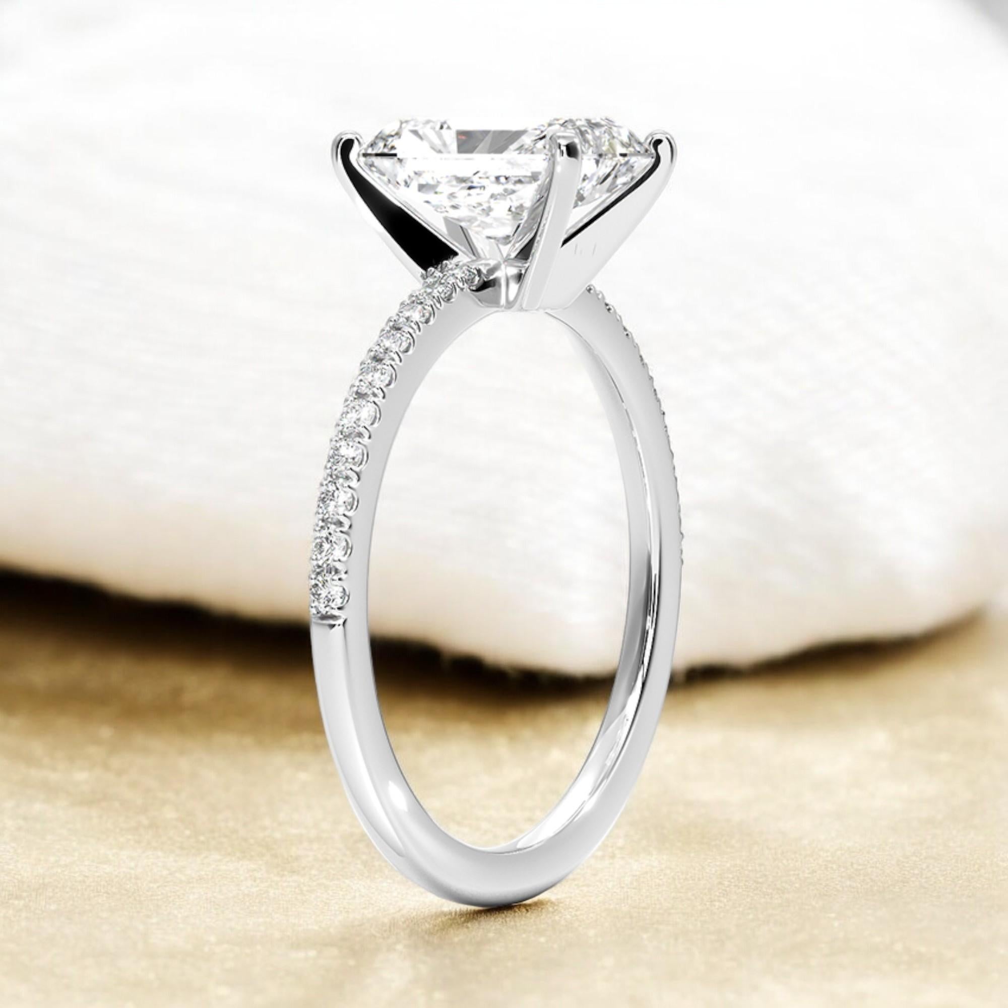 Contemporaneo GIA Certified 1 Cts F/VS1 Anello di fidanzamento con diamanti radianti di forma rotonda in oro 18K in vendita