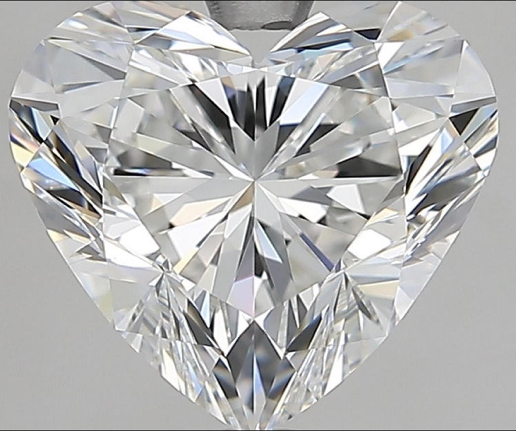 Bague en forme de cœur avec diamant certifié GIA de 10 carats 
la pierre principale pèse 2.23 carats 
F COLOR
VS2 CLARITÉ
excellente coupe et polissage
faible fluorescence
