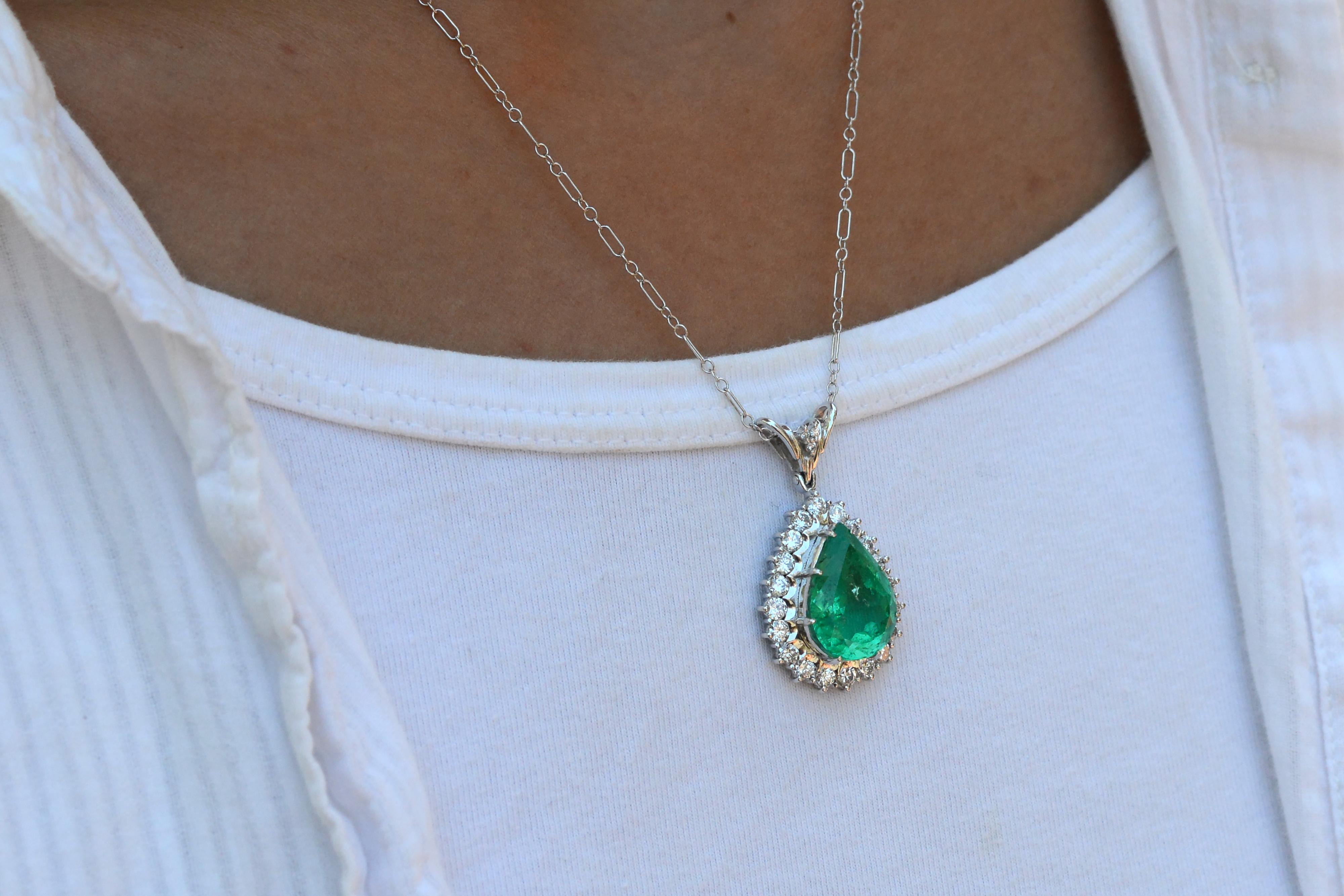 Art Deco GIA Certified 10 Carat Colombian Emerald Necklace For Sale