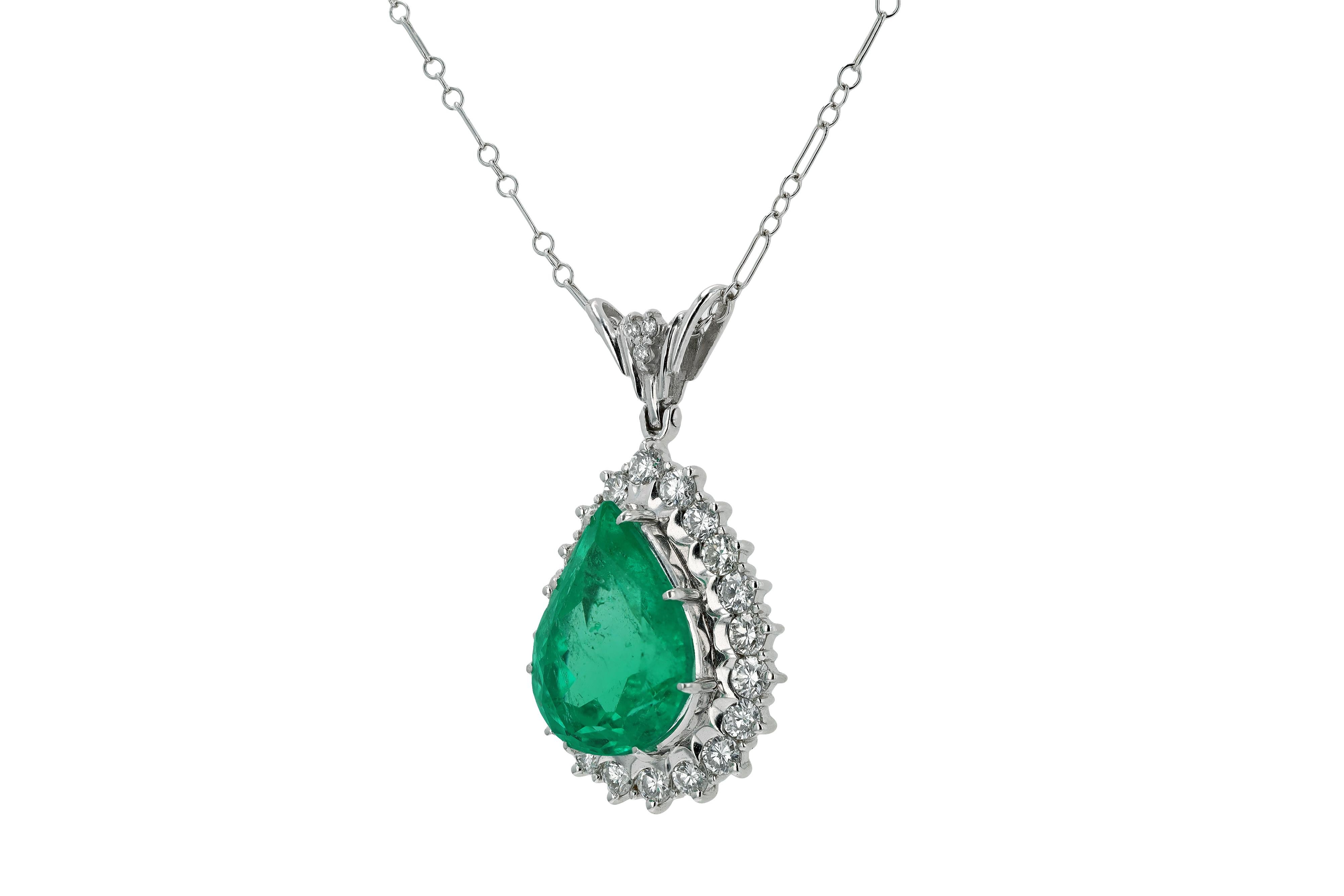 GIA Certified 10 Carat Colombian Emerald Necklace In Excellent Condition For Sale In Santa Barbara, CA