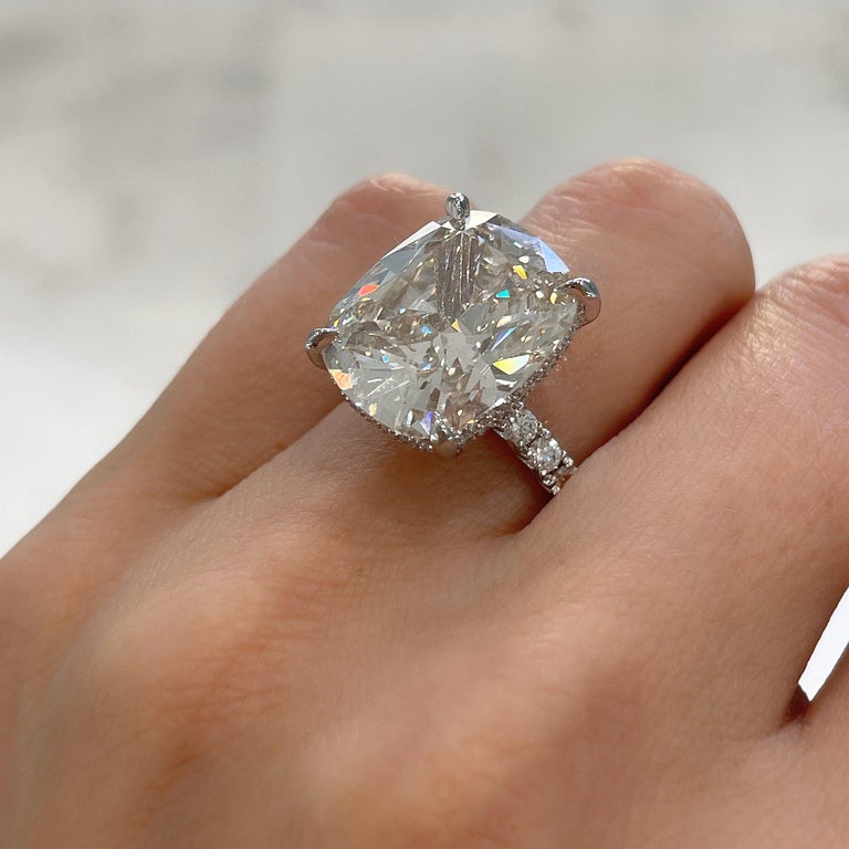 Bague de fiançailles certifiée GIA 10 carats diamant taille coussin En  vente sur 1stDibs