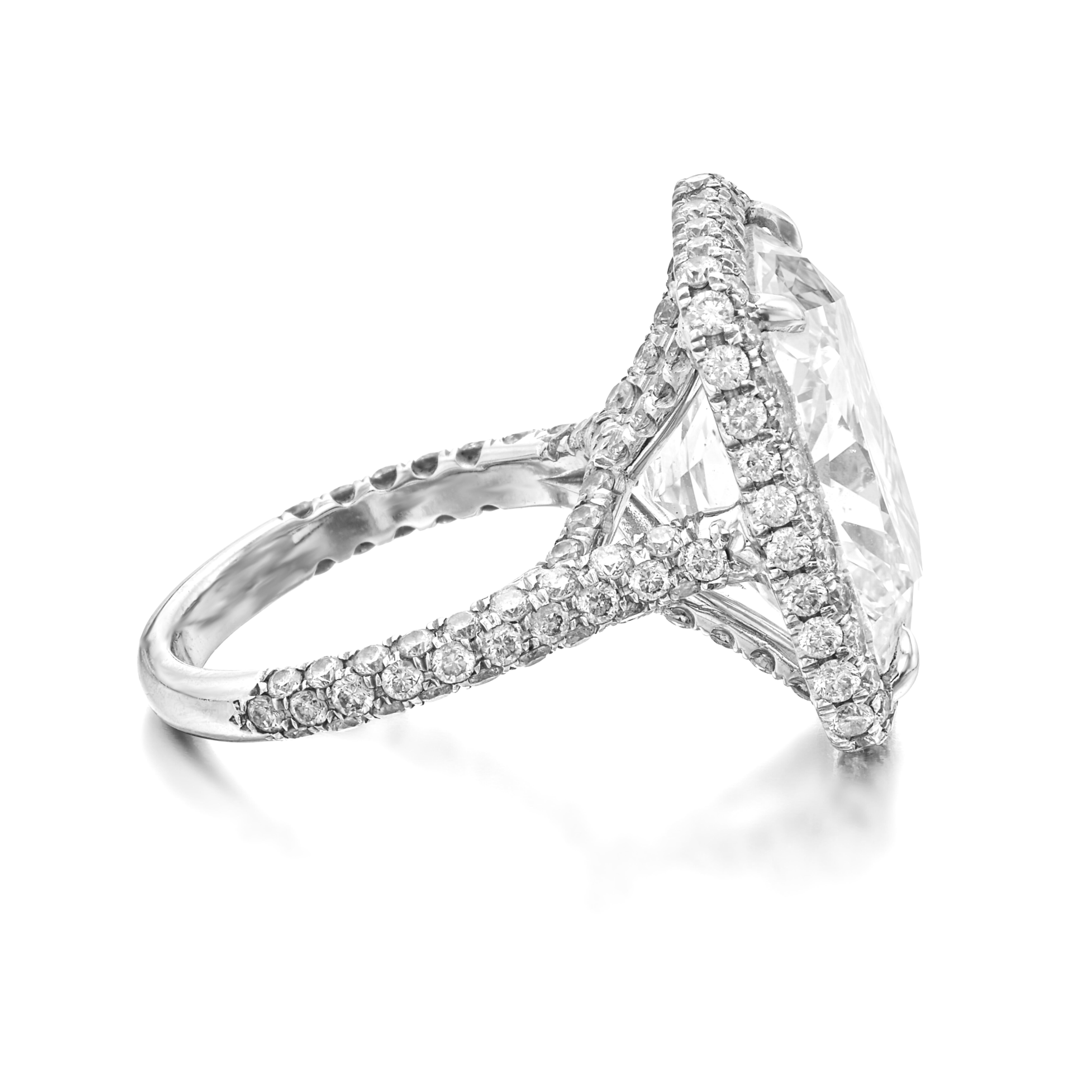 Anillo de diamantes de corte cojín alargado de 10 quilates certificado por el GIA Contemporáneo en venta