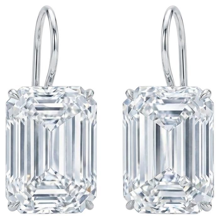 Boucles d
oreilles en diamant taille émeraude de 10 carats certifiées par le GIA