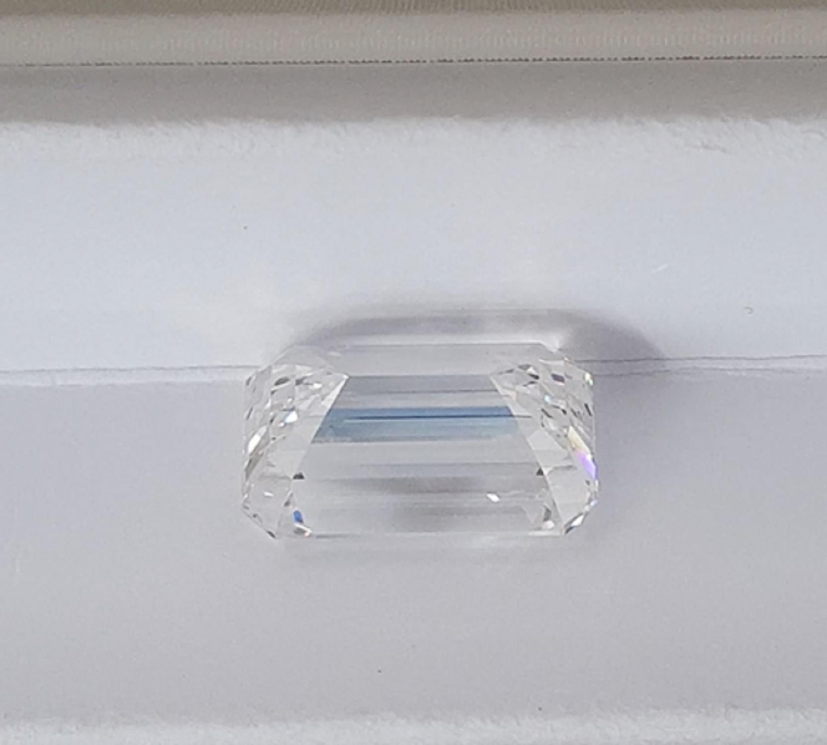 GIA-zertifizierter 10 Karat Diamant im Smaragdschliff mit perfekter Proportion VVS1 Reinheit im Zustand „Neu“ in Chicago, IL