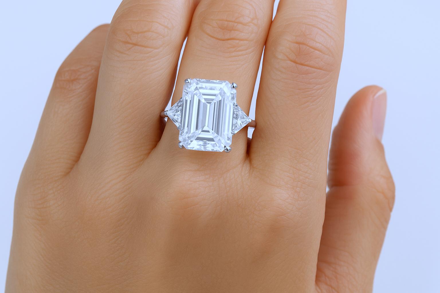 GIA Certified 10 Carat Emerald Cut Diamond Platinum Engagement Ring In New Condition For Sale In Chicago, IL