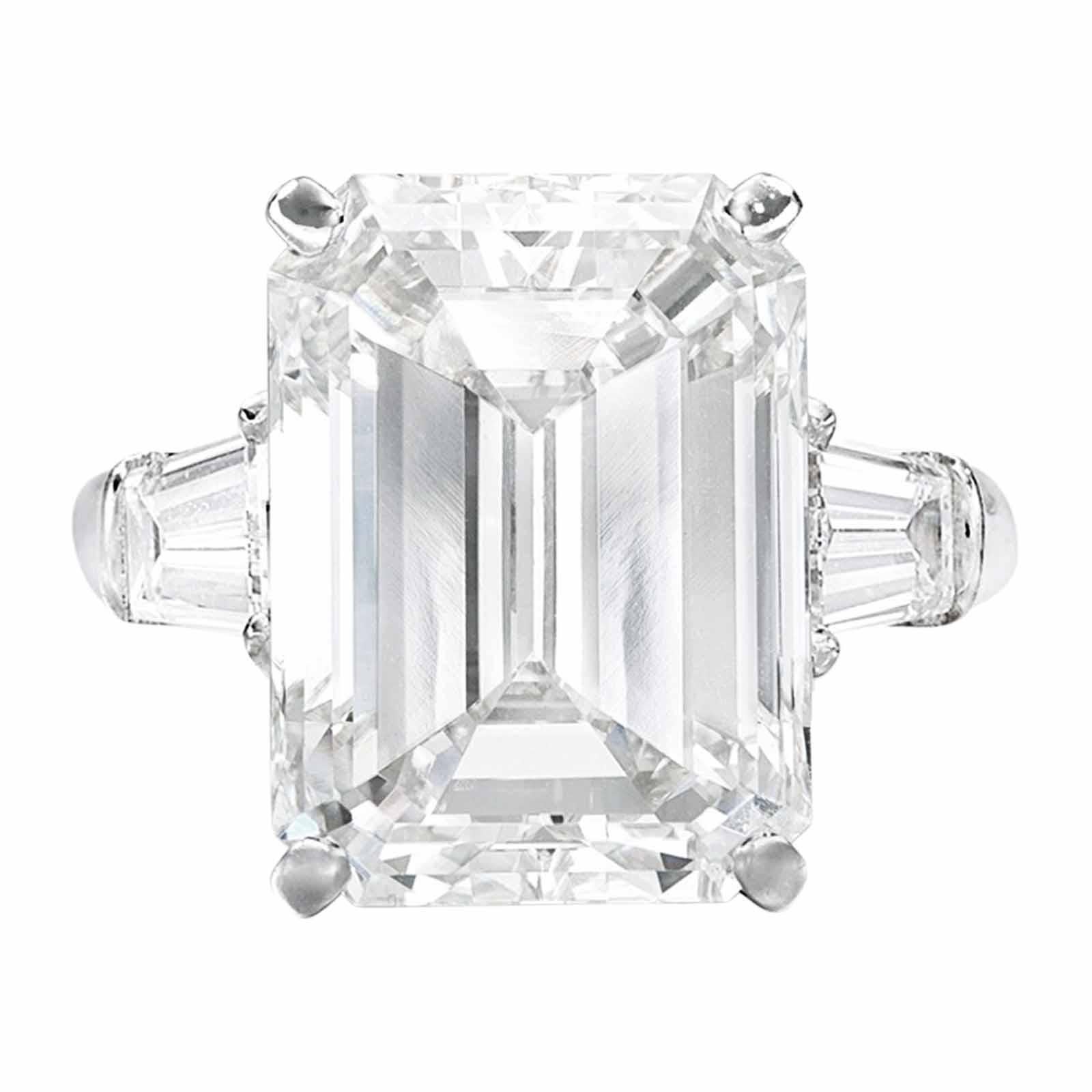 Bague en platine certifiée GIA avec diamant taille émeraude de 10 carats  Neuf - En vente à Rome, IT