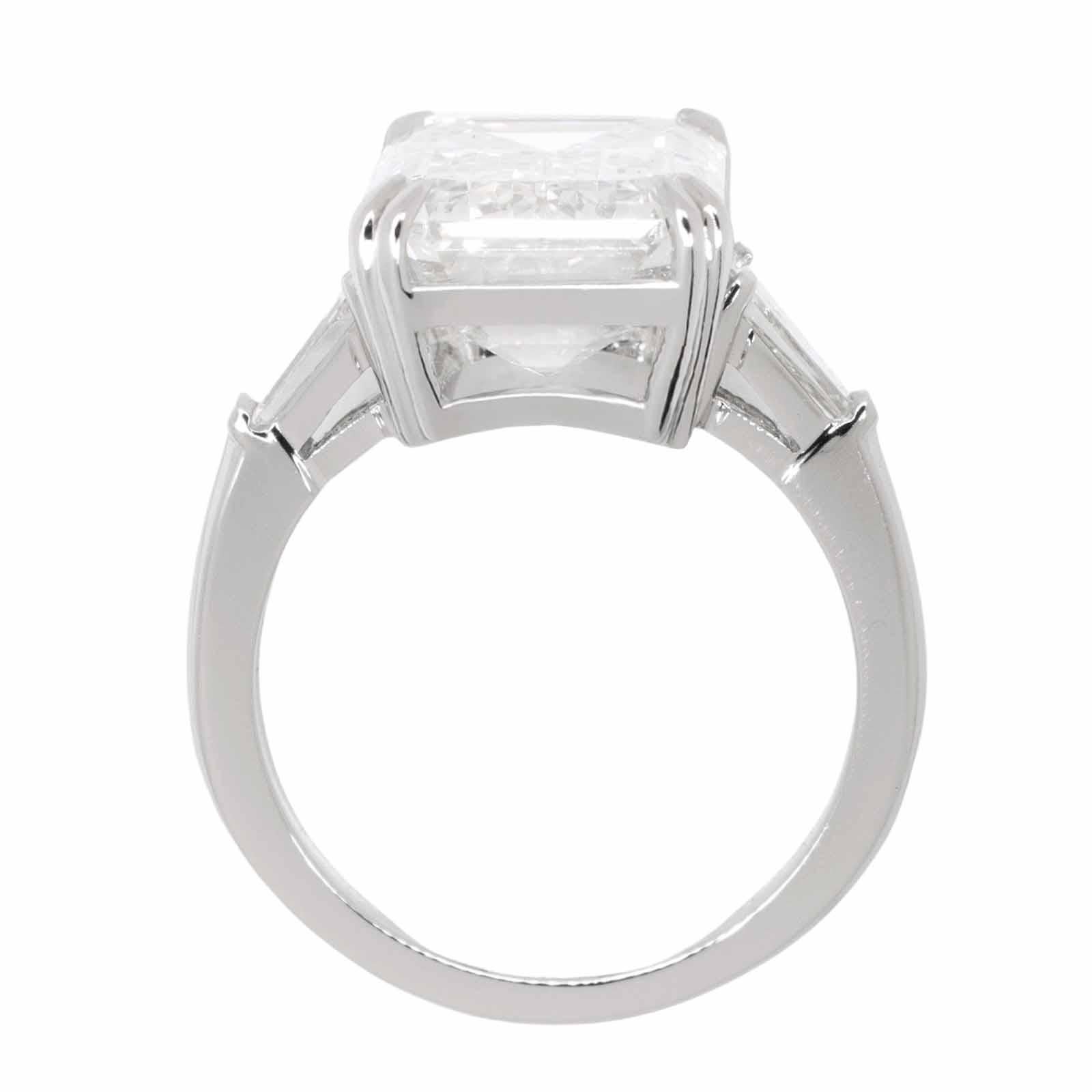 Bague en platine certifiée GIA avec diamant taille émeraude de 10 carats Pour femmes en vente