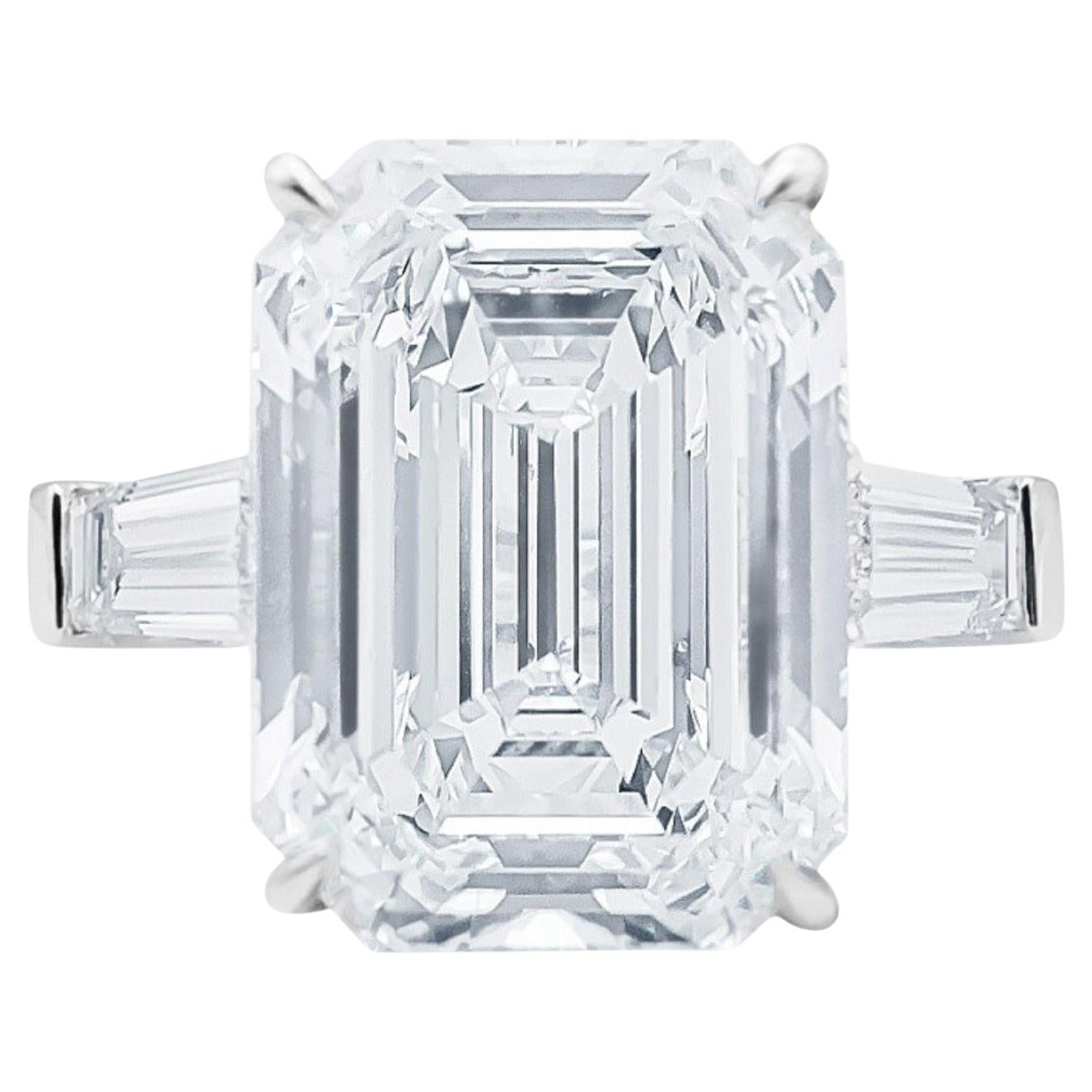 Bague en platine certifiée GIA avec diamant taille émeraude de 10 carats