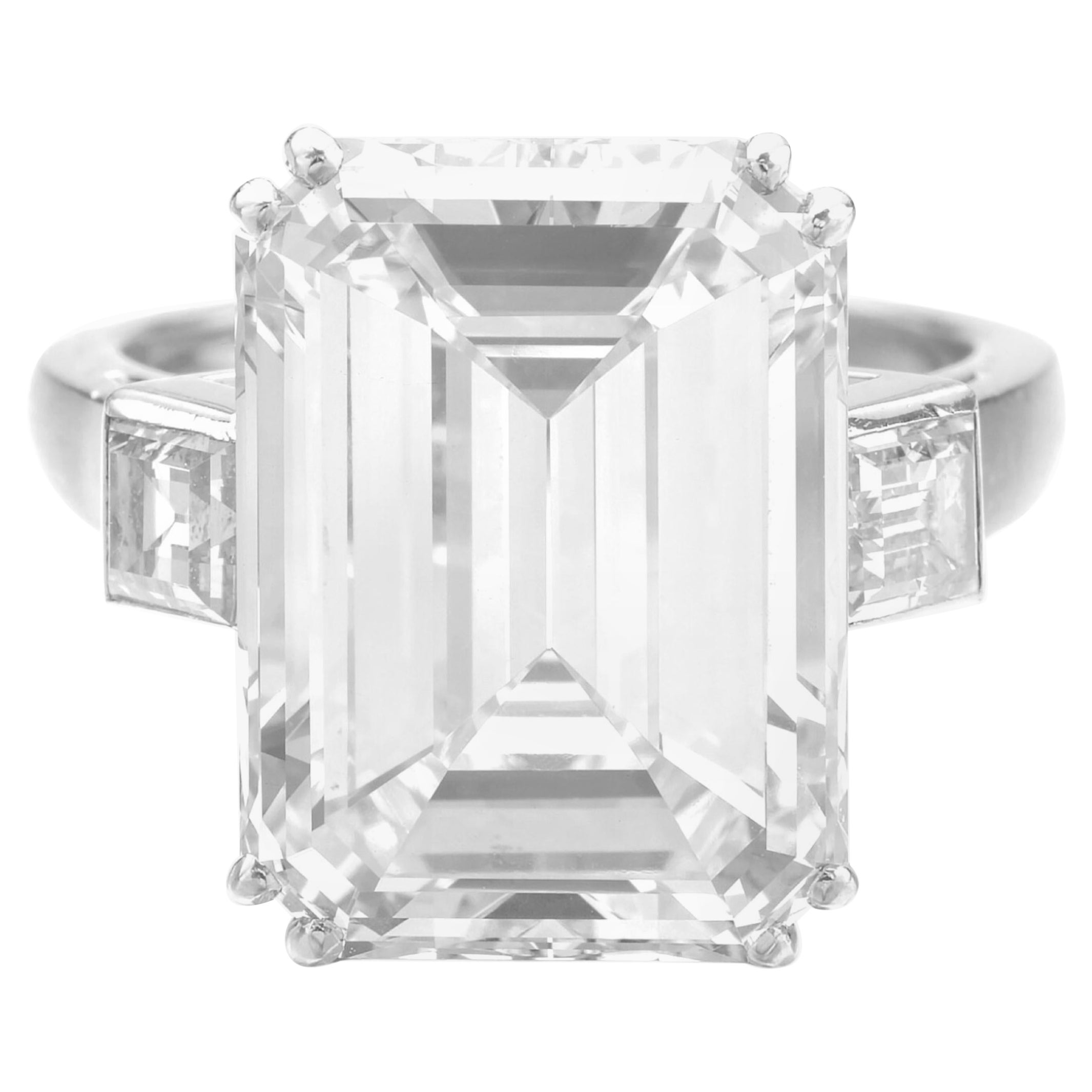 Anello con diamante taglio smeraldo da 10 carati certificato GIA in platino