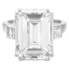 Bague en platine certifiée GIA et ornée d'un diamant taille émeraude de 10 carats