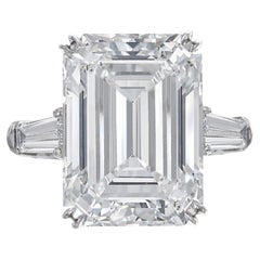 GIA-zertifizierter 10 Karat Diamantring mit Smaragdschliff und spitz zulaufendem Baguette-Diamant