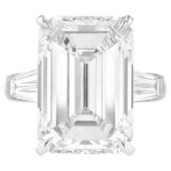 Bague en platine certifiée GIA et ornée d'un diamant de 10 carats en forme d'émeraude