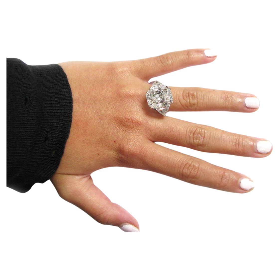 An exquisite brilliant cushion diamond with two tapered baguette diamonds and is mounted in solid platinum the total carat amount is 1.50 carats
the main stone weight is 10 carats
has F Color
vs1 Clarity


