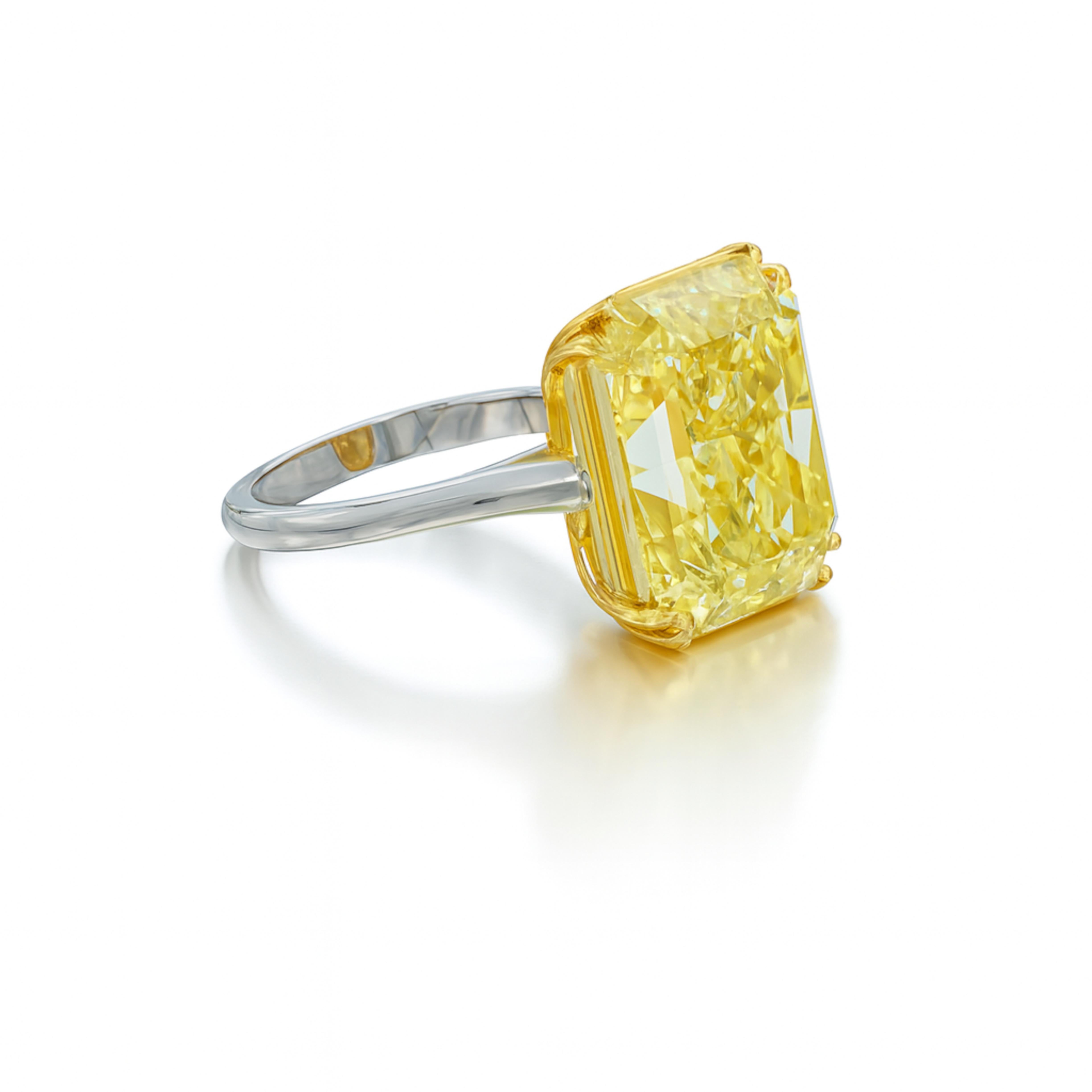 Taille radiant Bague fantaisie en platine avec diamant jaune intense de 10 carats certifié GIA en vente