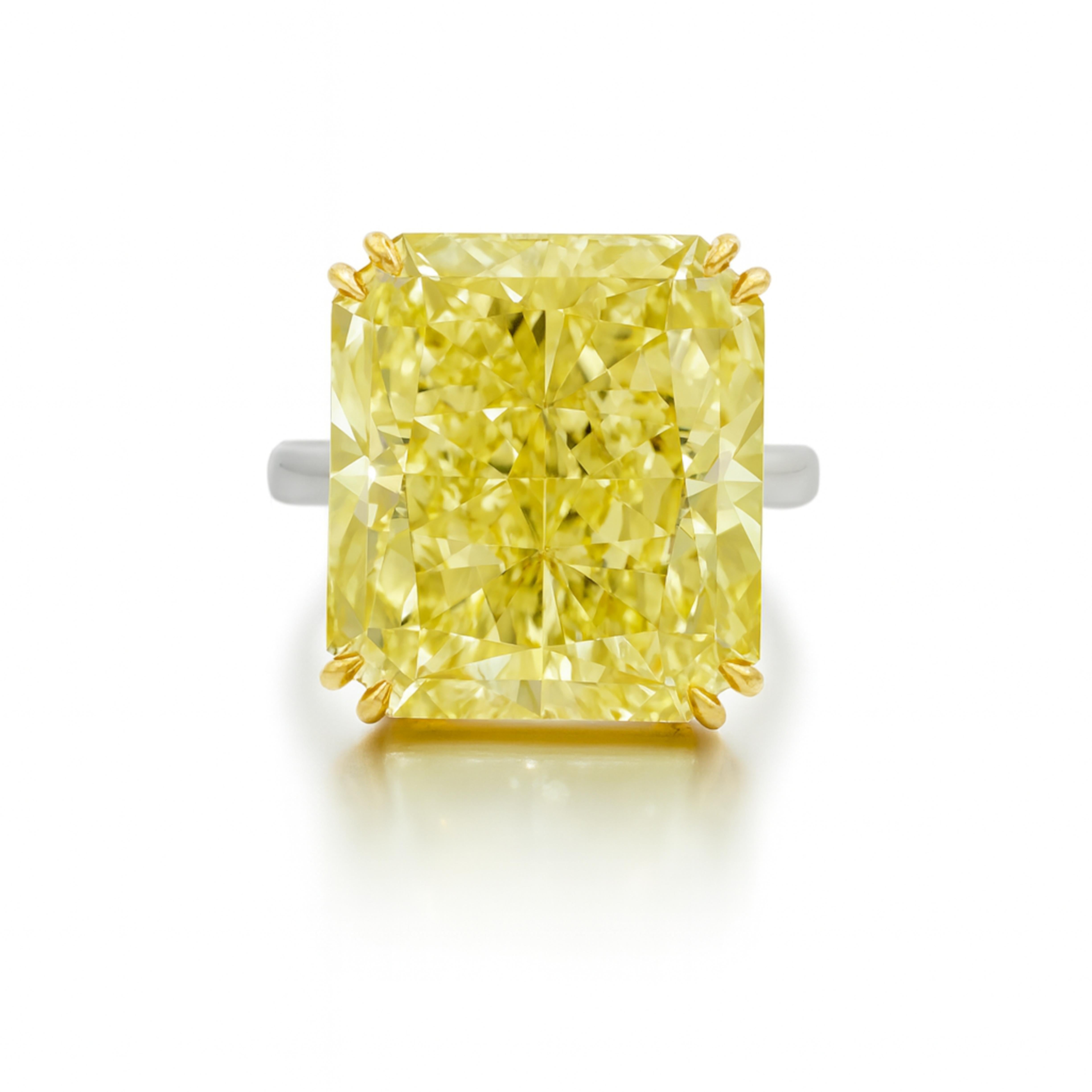 Bague fantaisie en platine avec diamant jaune intense de 10 carats certifié GIA Neuf - En vente à Chicago, IL