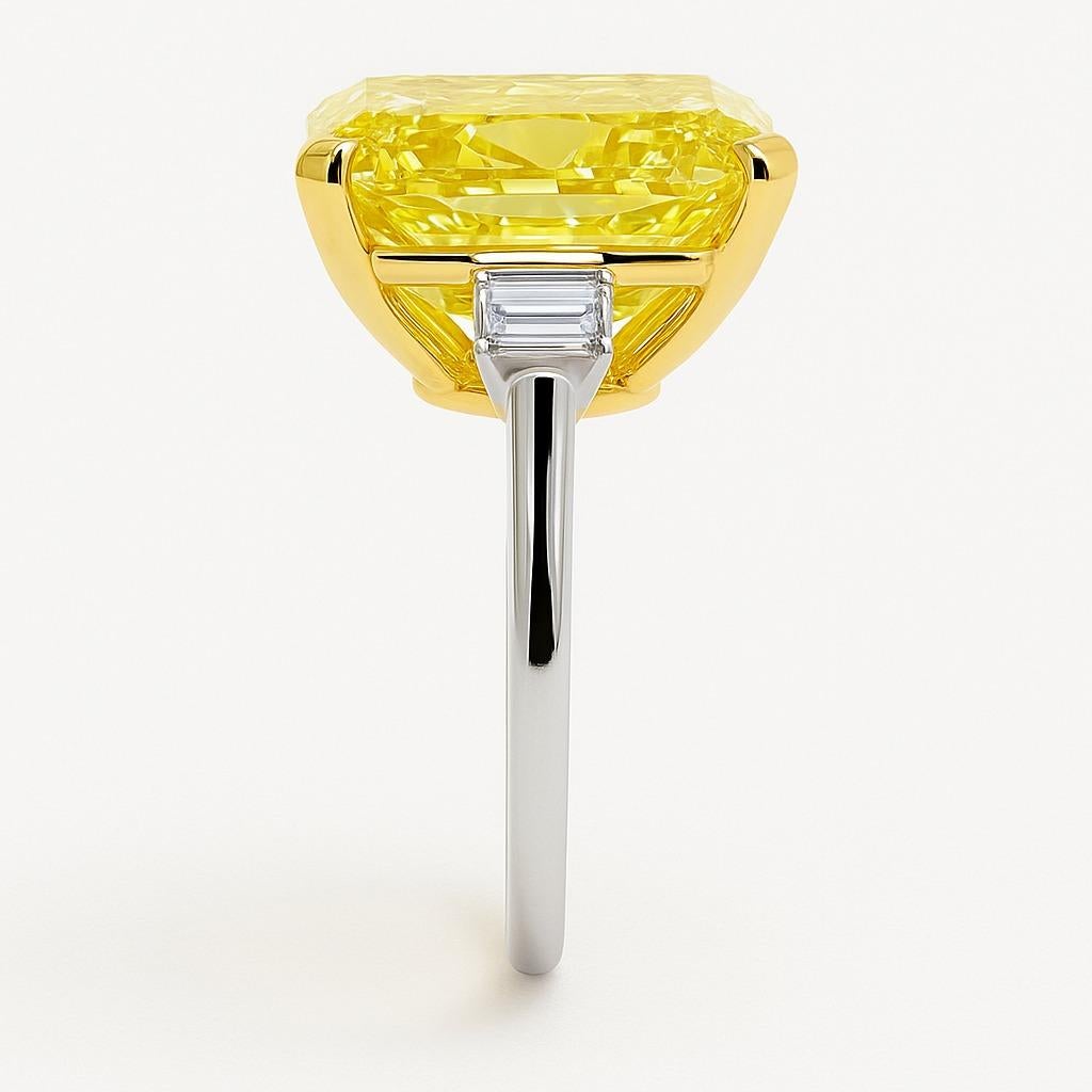 Taglio radiant Anello di diamanti con taglio radiante giallo intenso di 10 carati certificati GIA in vendita