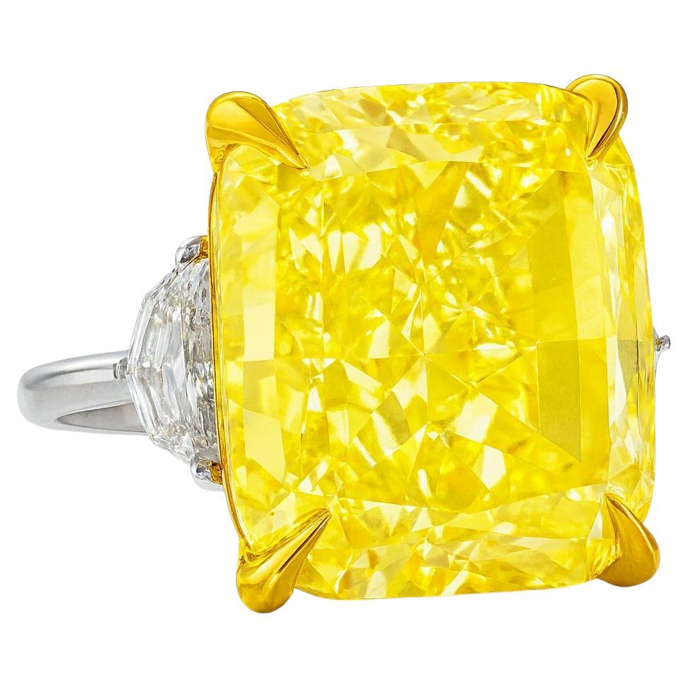 Bague exquise en diamant jaune fantaisie de 10 carats, sertie de platine et d'or jaune 18 carats

La bague a été fabriquée à la main en Italie avec deux baguettes latérales effilées également 100% propres à l'œil et pleines de brillance !

