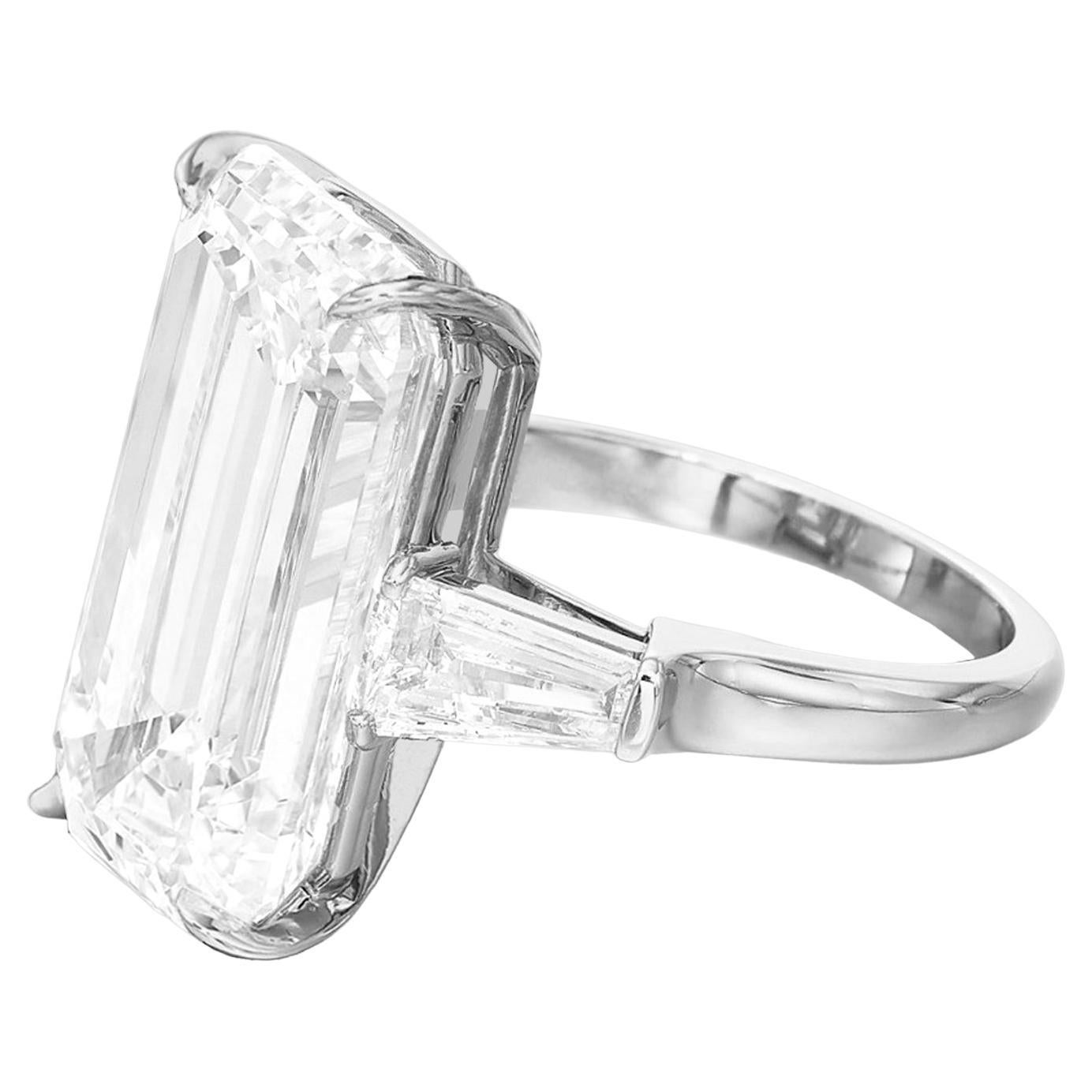 Bague de fiançailles en platine certifiée GIA 10 carats G Color Emerald Cut Diamond