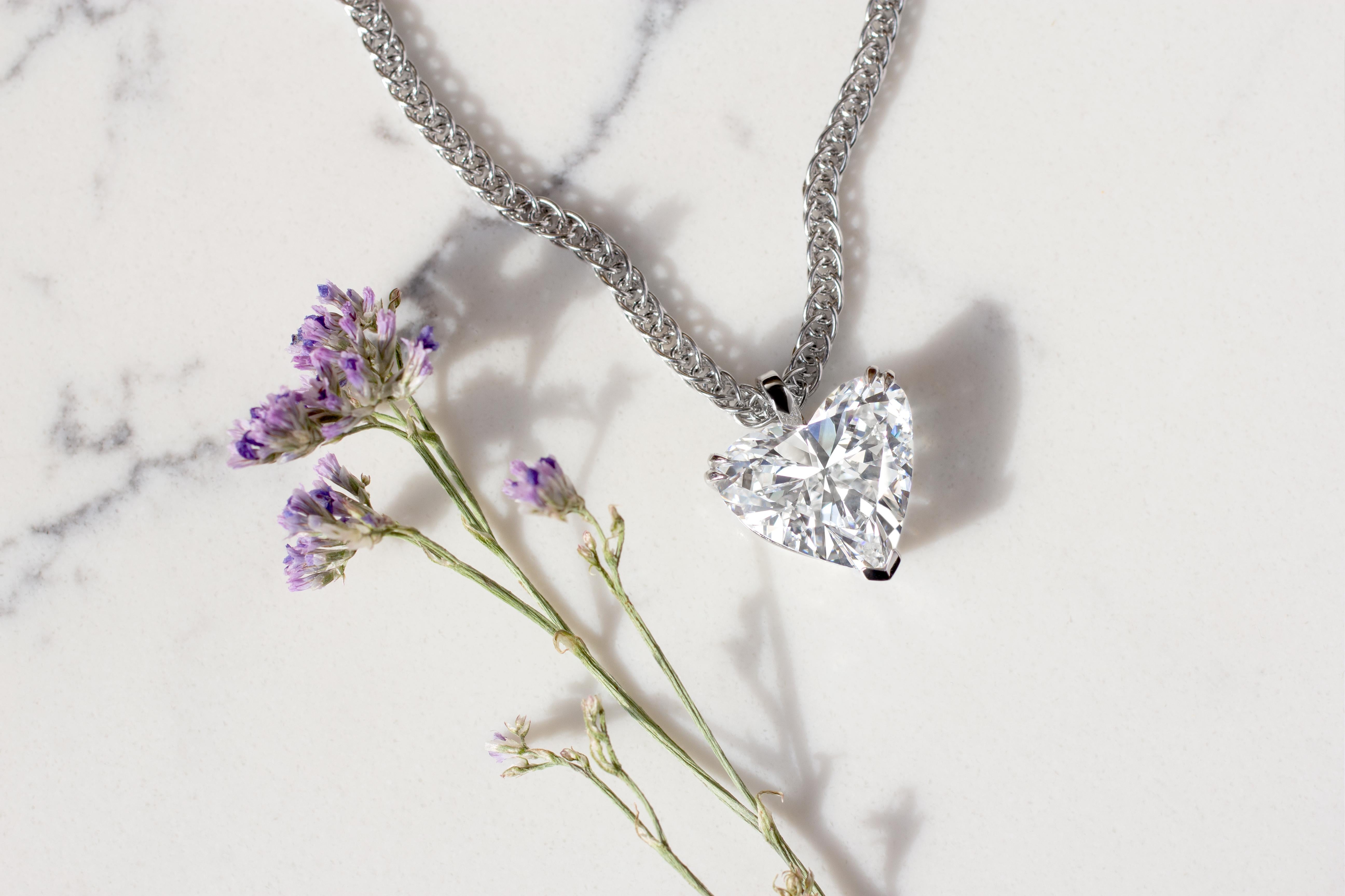Moderne Collier en diamant certifié GIA de 10 carats en forme de cœur en vente