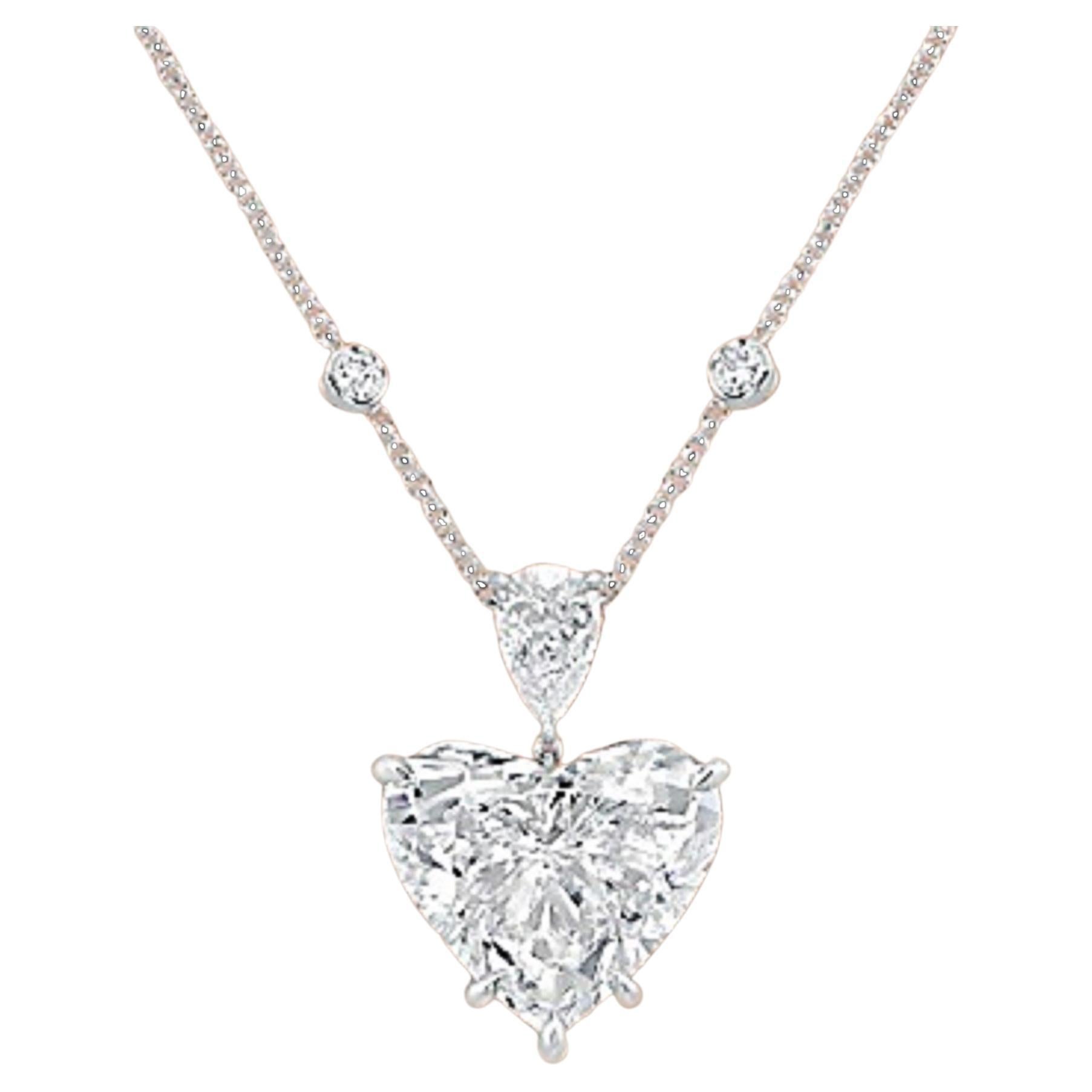 Collier pendentif en diamant certifié GIA de 10 carats en forme de cœur en vente