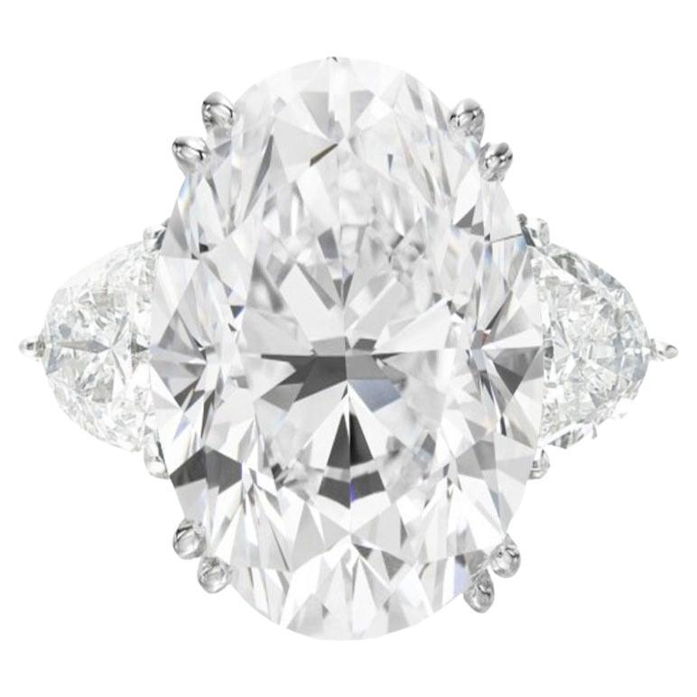 Bague solitaire en diamant ovale à taille brillante de 10 carats certifiée par la GIA en vente