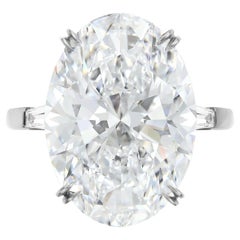 Bague en platine avec diamant taille ovale de 10 carats certifié par le GIA 