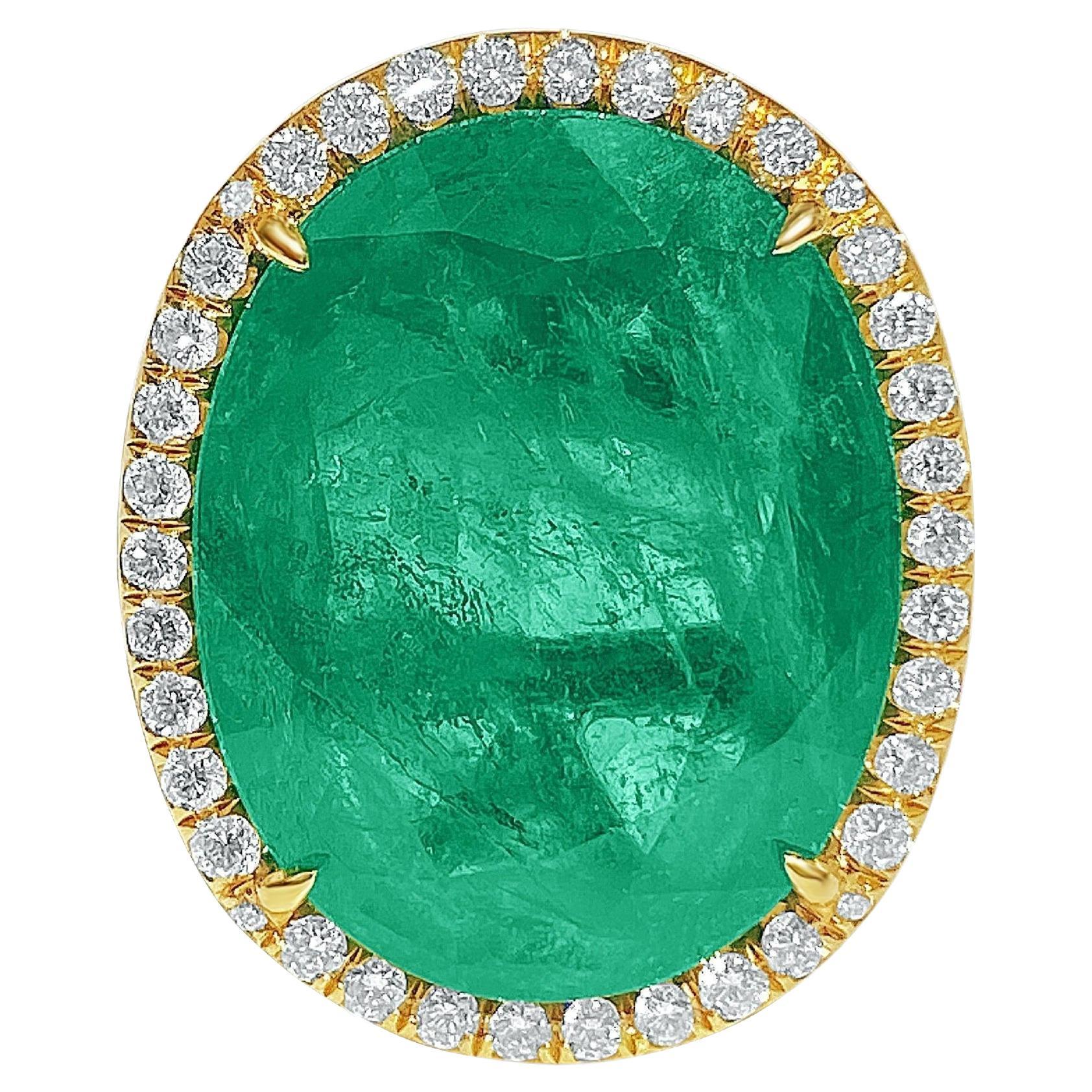 Anillo de oro de 18 quilates con halo de esmeraldas y diamantes talla oval de 10 quilates certificado por el GIA