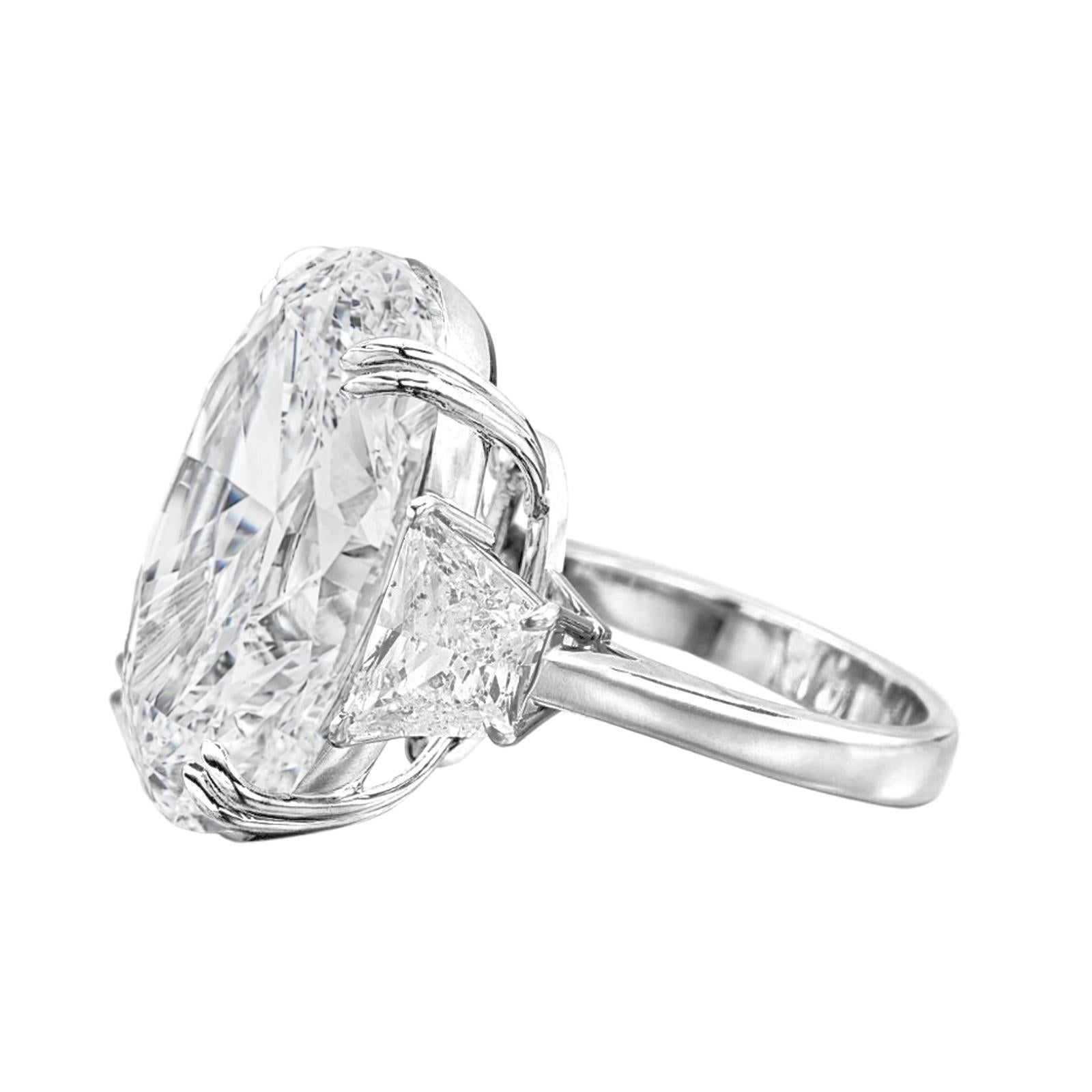 Contemporary GIA Certified 10 Carat Oval Diamond Solid Platinum Gold Ring For Sale