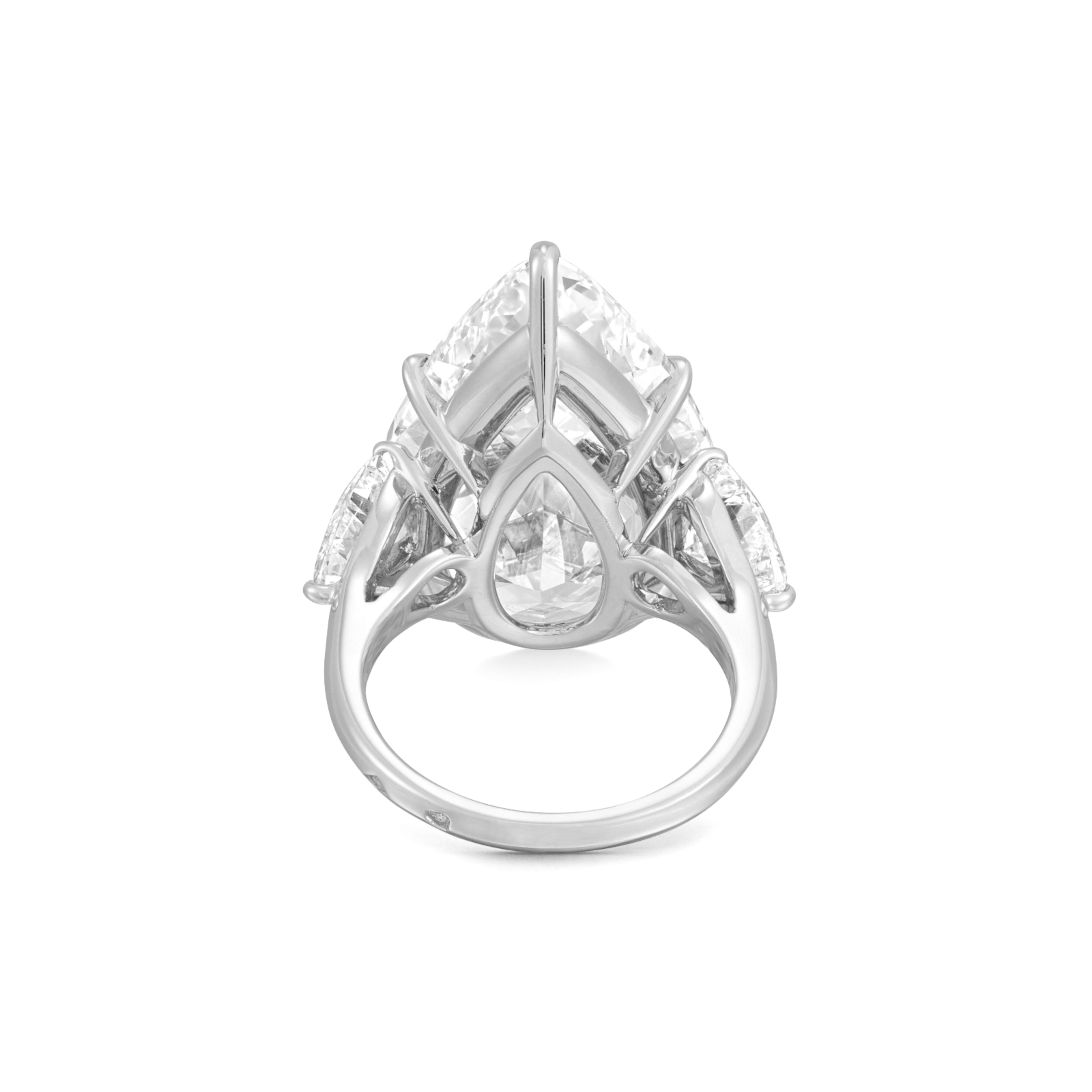 Contemporaneo GIA Certified 10 Carat Pear Cut Diamond Ring D. A. in vendita