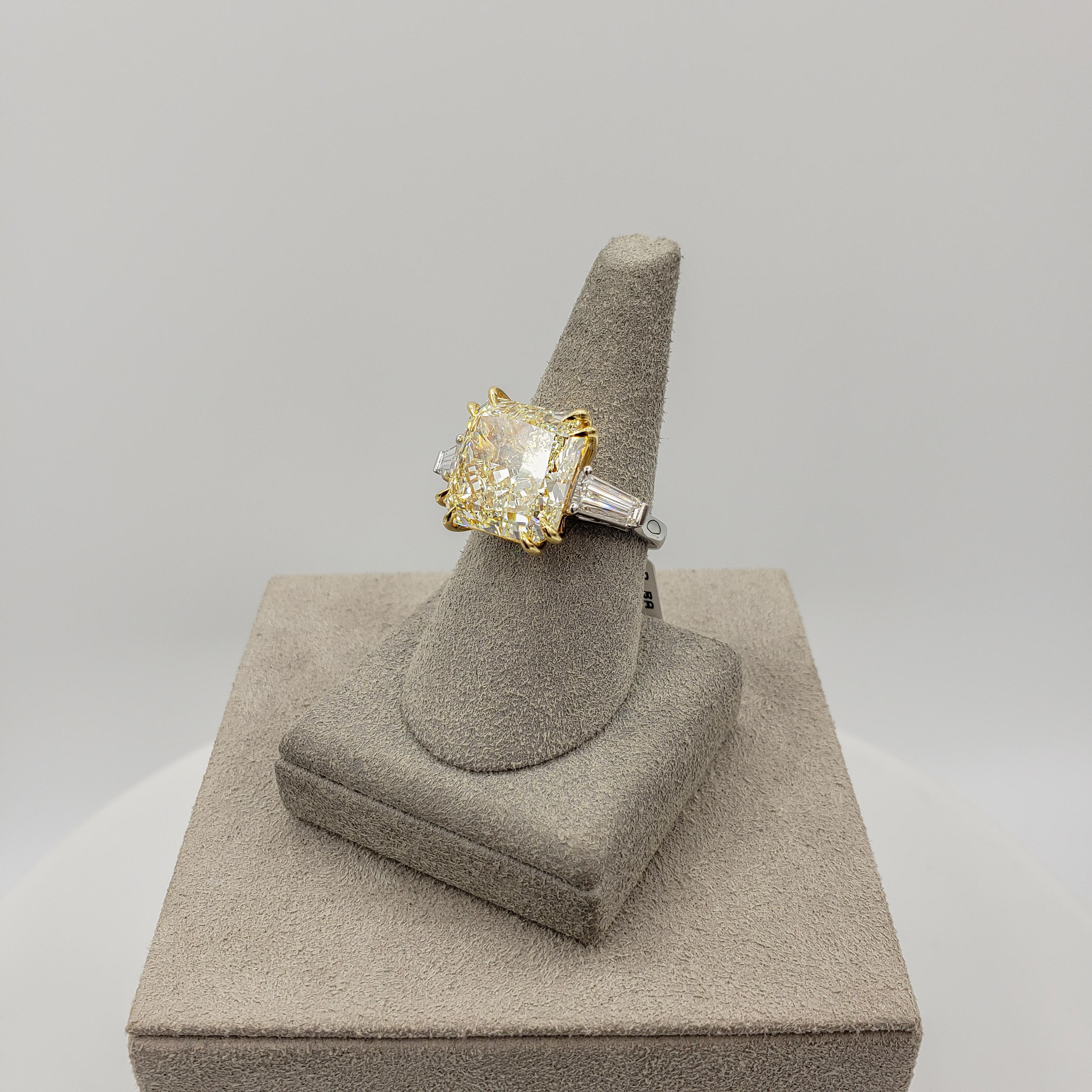 Verlobungsring mit drei Steinen, GIA-zertifizierter 10,11 gelber Diamant im Strahlenschliff Damen im Angebot