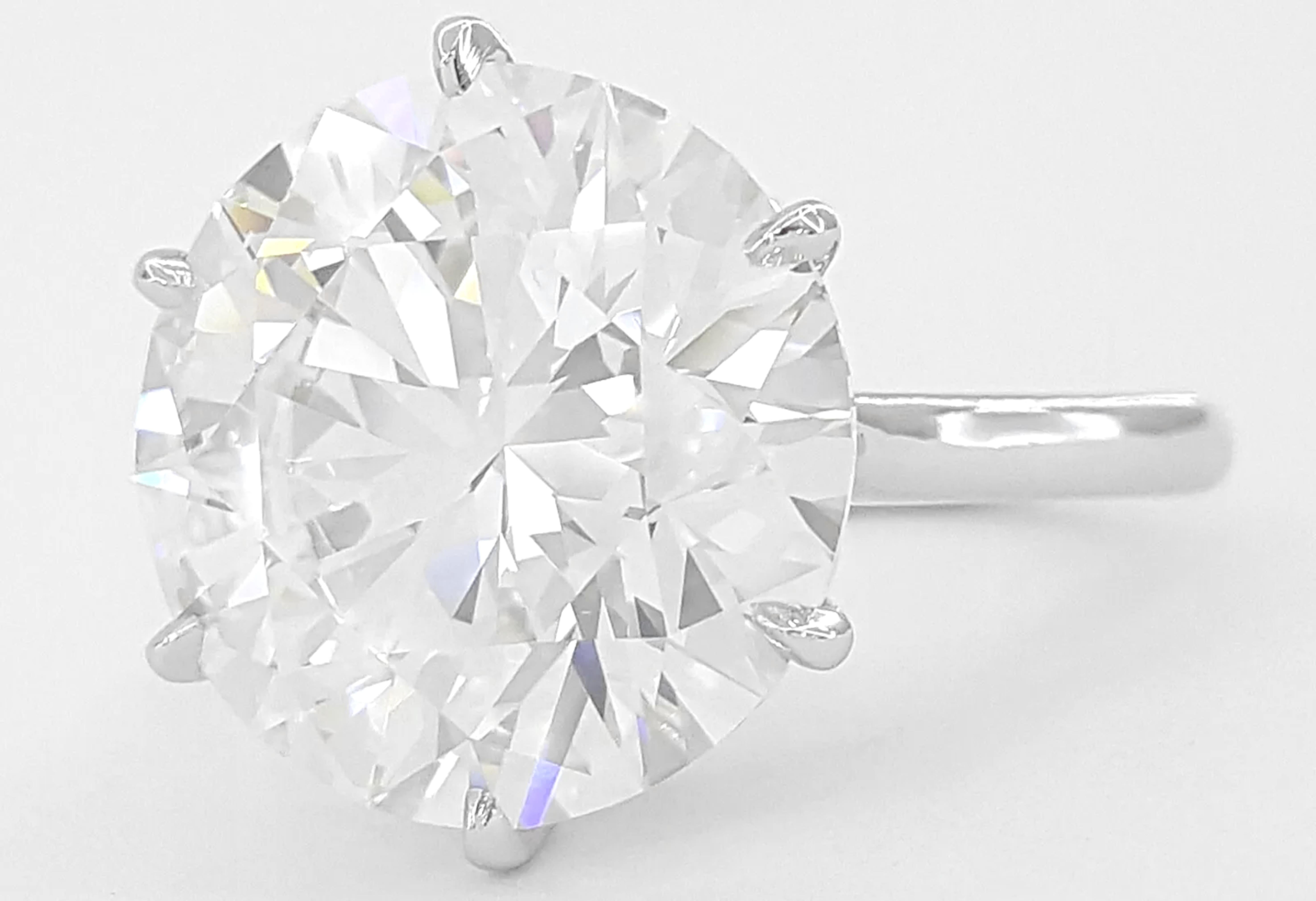 10 Karat runder Brillantschliff Diamant Platin Solitär Ring - GIA zertifiziert
Erleben Sie zeitlose Eleganz mit diesem exquisiten Diamanten im runden Brillantschliff von 10 Karat in einer eleganten Solitärfassung aus Platin. Dieser atemberaubende
