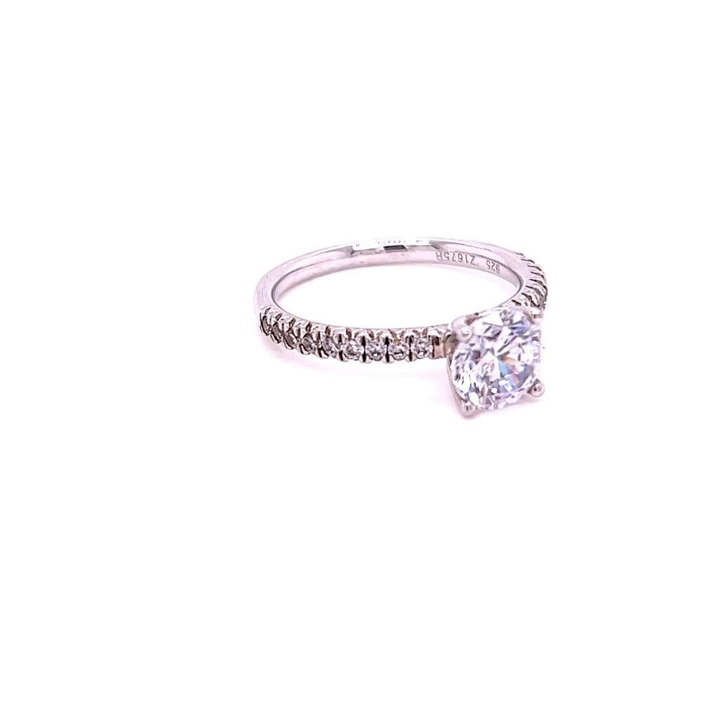 For Sale:  GIA Certified 1.0 Carat Round Brilliant Diamond Ring in Platinum 3