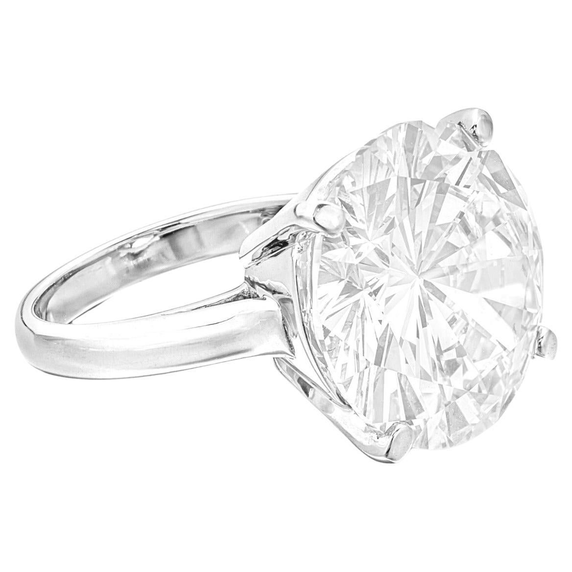 10 carats. Graded as E in color and VVS1 in clarity, this diamond showcases remarkable qualities, including a excellent cut, excellent polish, and excellent symmetry, with faint fluorescence.

Set in luxurious platinum, the ring is a size 6,