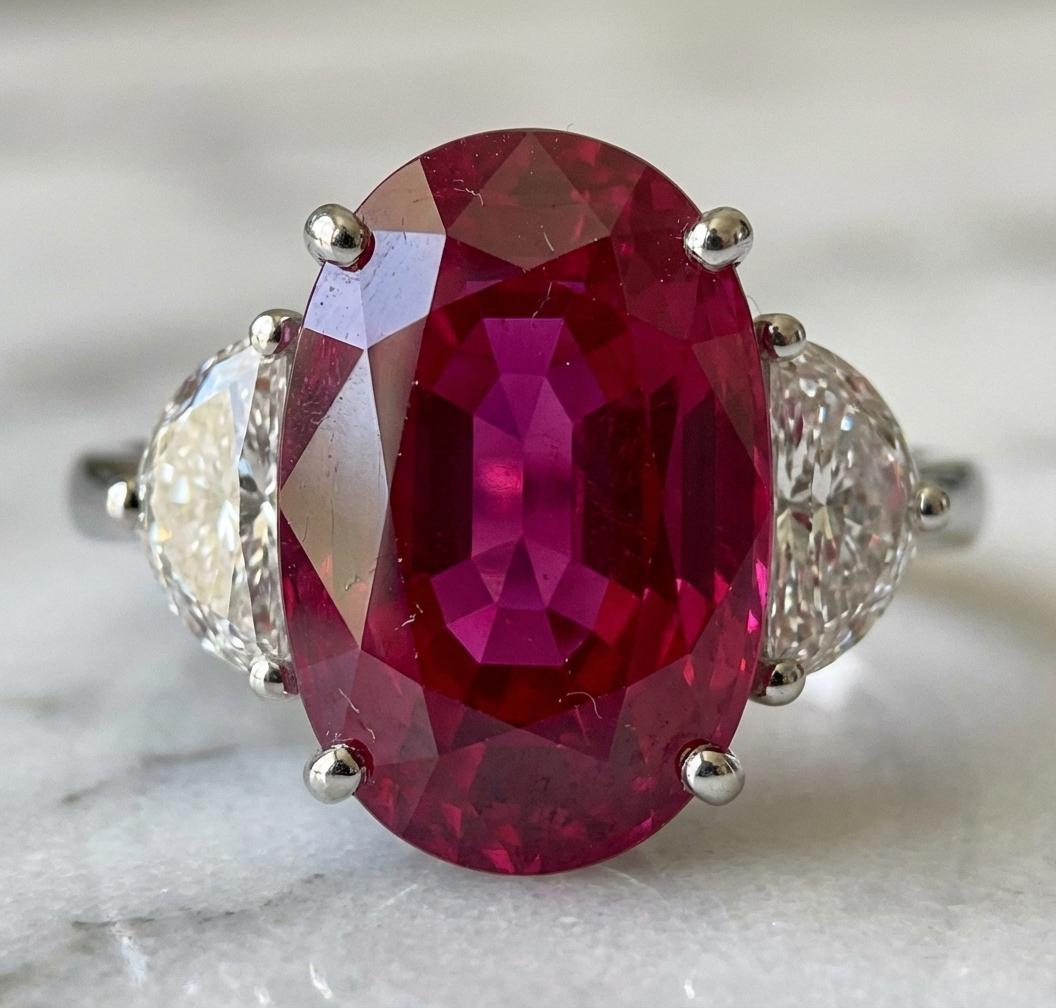 Taille ovale Bague en platine certifiée GRS de 10,25 carats de rubis de Birmanie et de diamants en vente