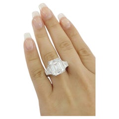 Anello a tre pietre con diamante quadrato taglio smeraldo certificato GIA da 10 carati