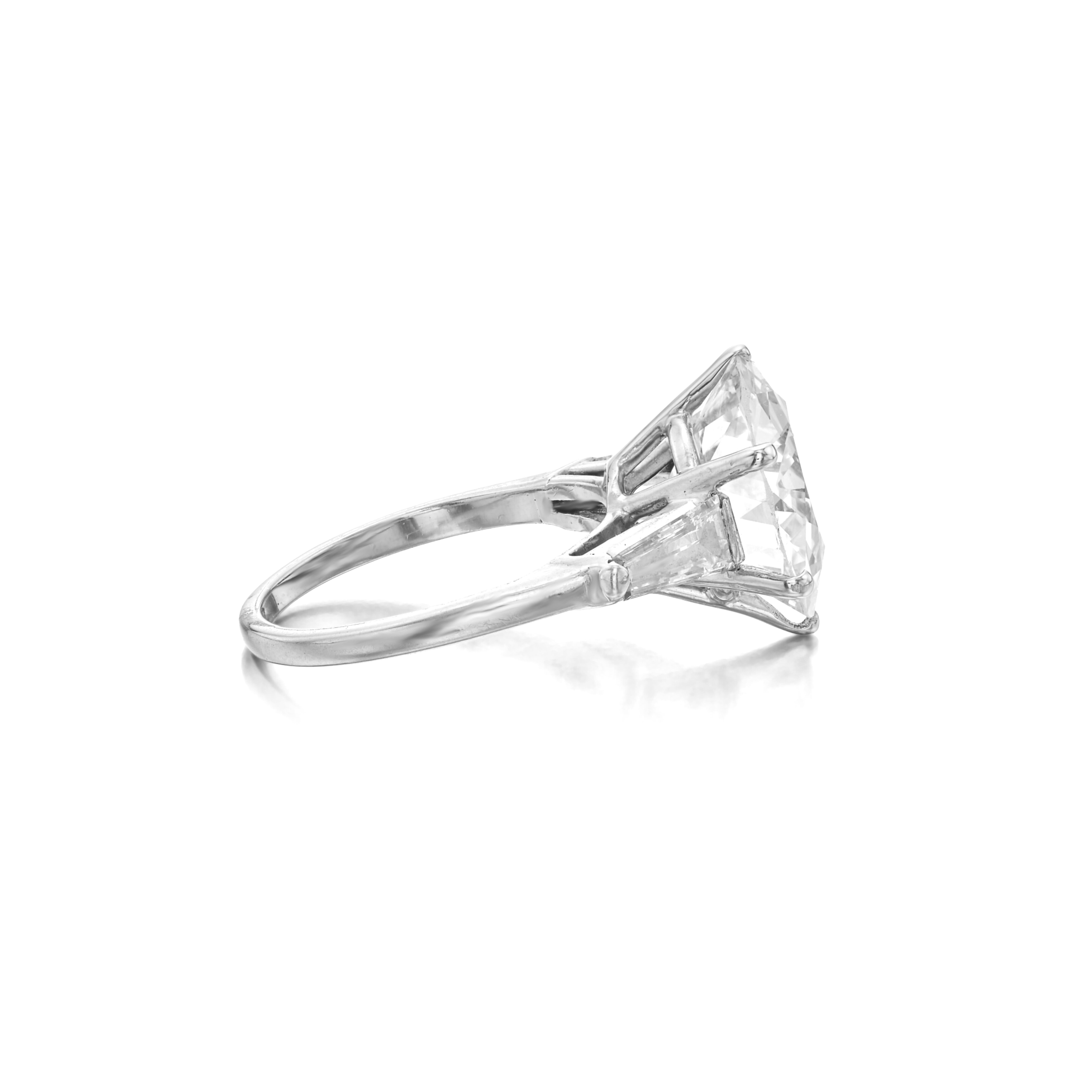 GIA-zertifizierte 10 Karat. Platinring mit altem europäischem Diamanten (Zeitgenössisch) im Angebot