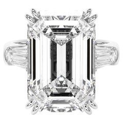 GIA-zertifizierter Verlobungsring aus Platin mit 8 Diamanten im Smaragdschliff TYPE IIA