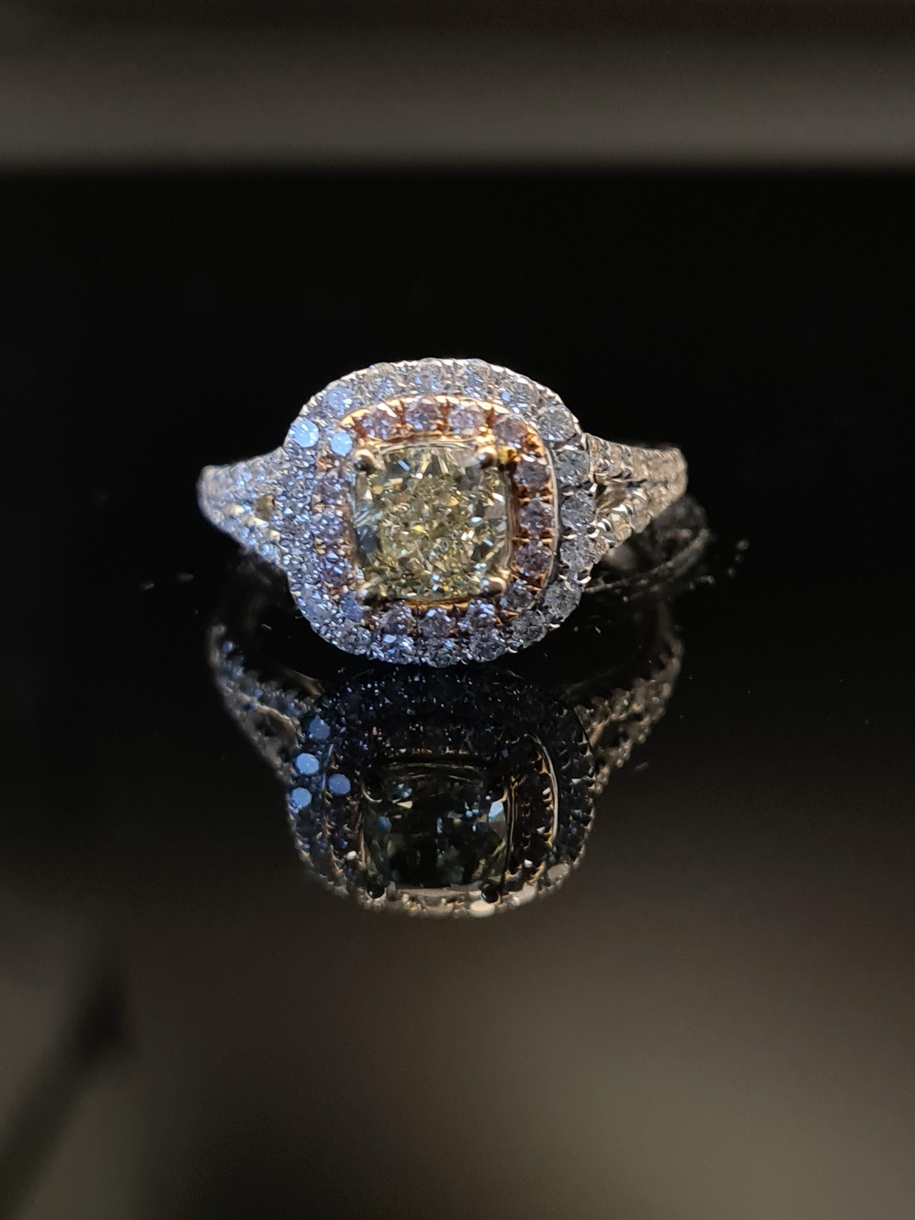 Verlobungsring mit GIA-zertifiziertem 1,0 natürlichem gelbem Fancy-Green-Diamant im Kissenschliff Damen im Angebot