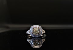 Verlobungsring mit GIA-zertifiziertem 1,0 natürlichem gelbem Fancy-Green-Diamant im Kissenschliff