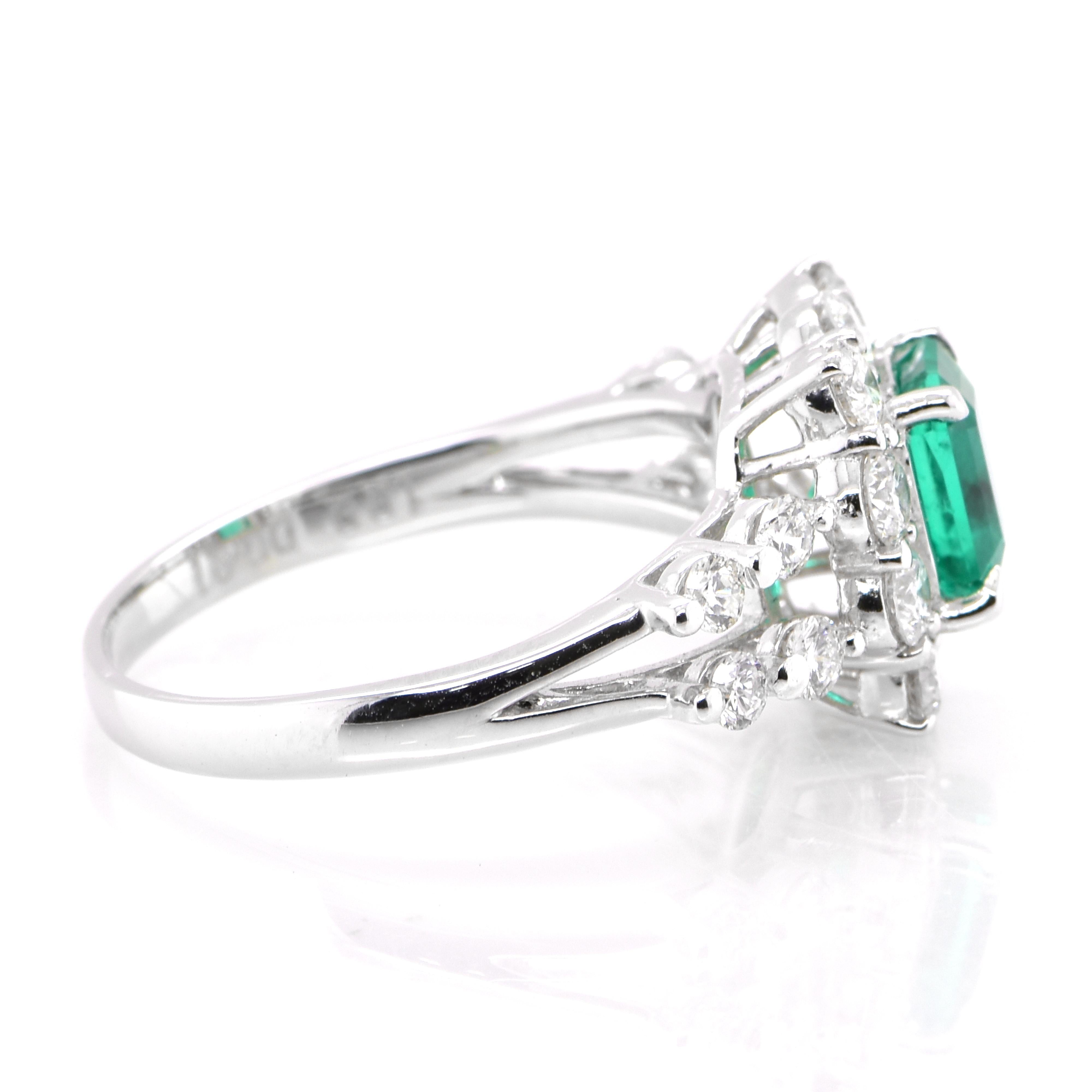 GIA Certified 1.00 Carat, Colombian Emerald and Diamond Ring set in Platinum In New Condition For Sale In Tokyo, JP