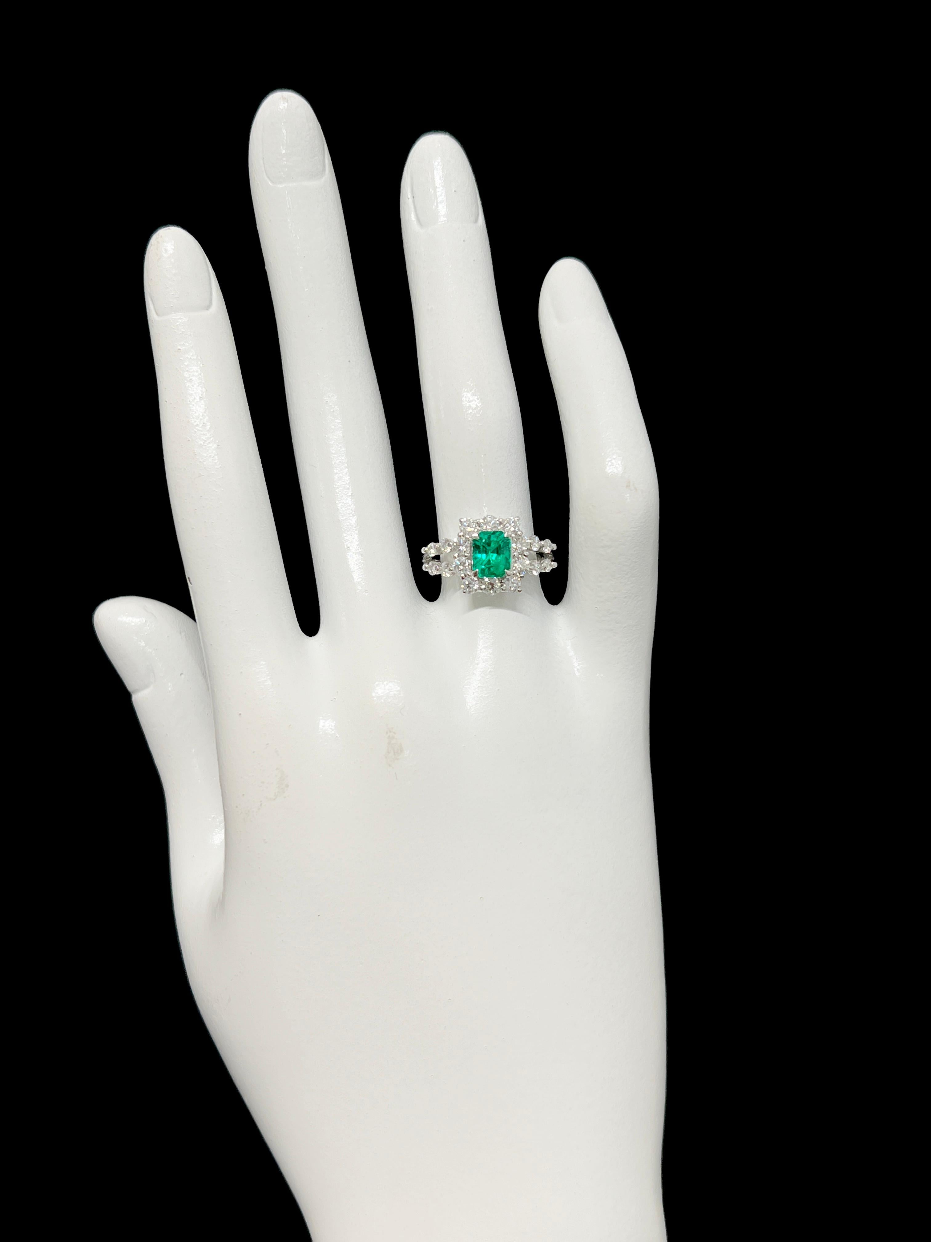 GIA Certified 1.00 Carat, Colombian Emerald and Diamond Ring set in Platinum For Sale 1